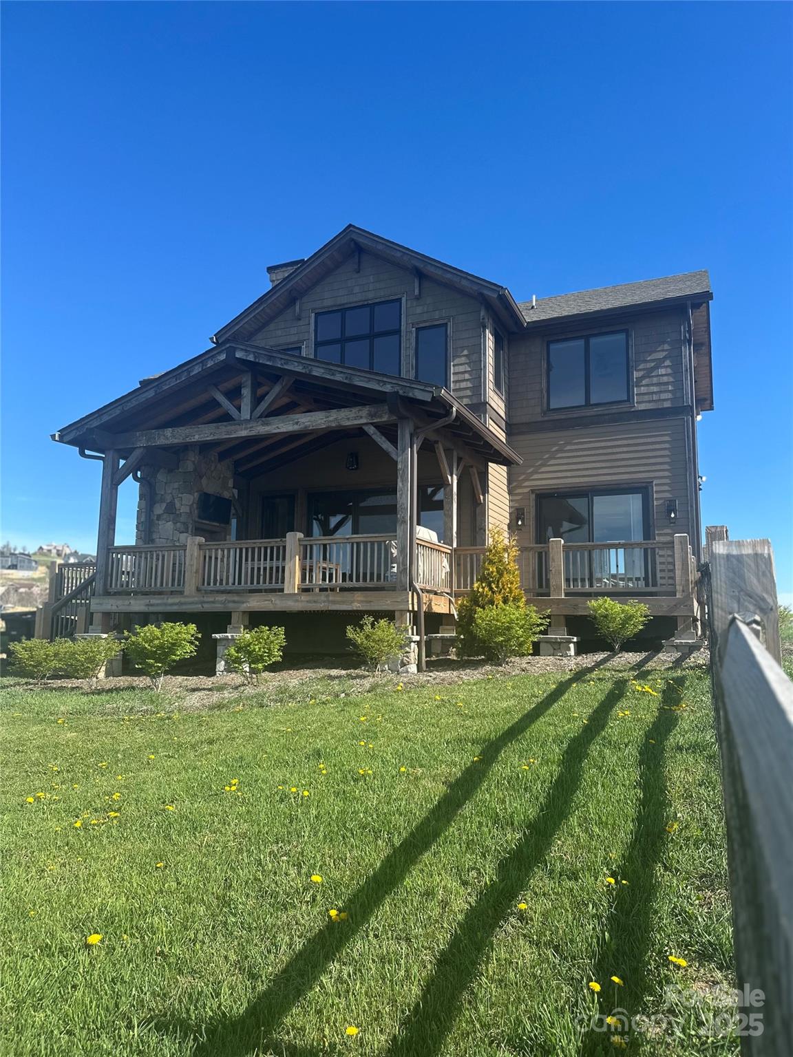 listing main picture