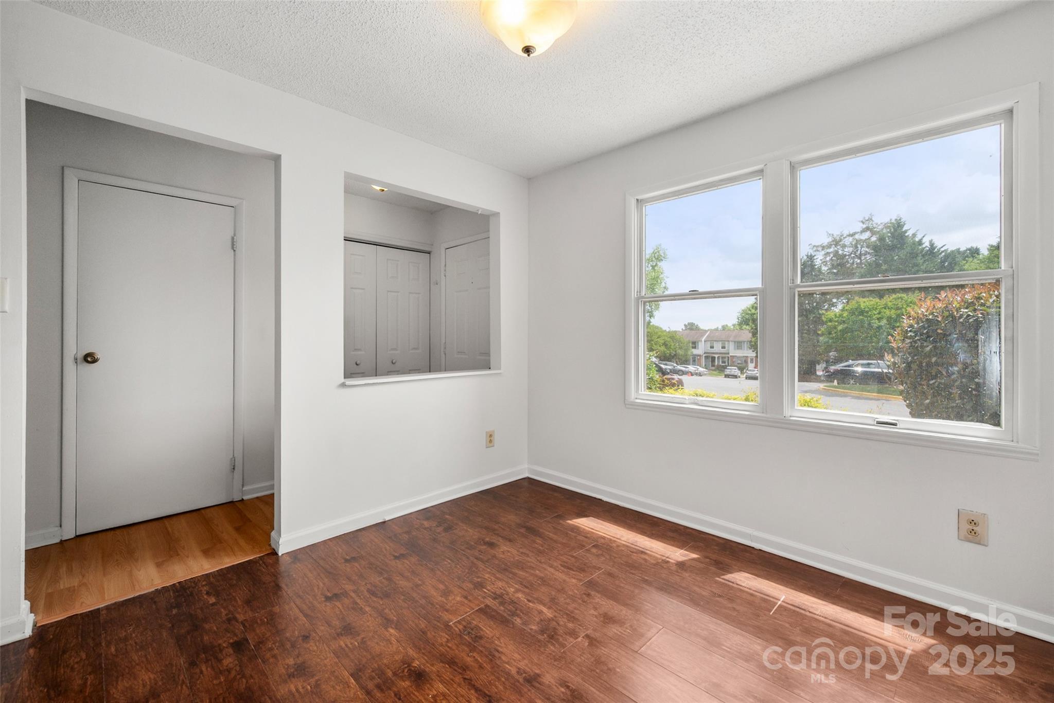 listing main picture