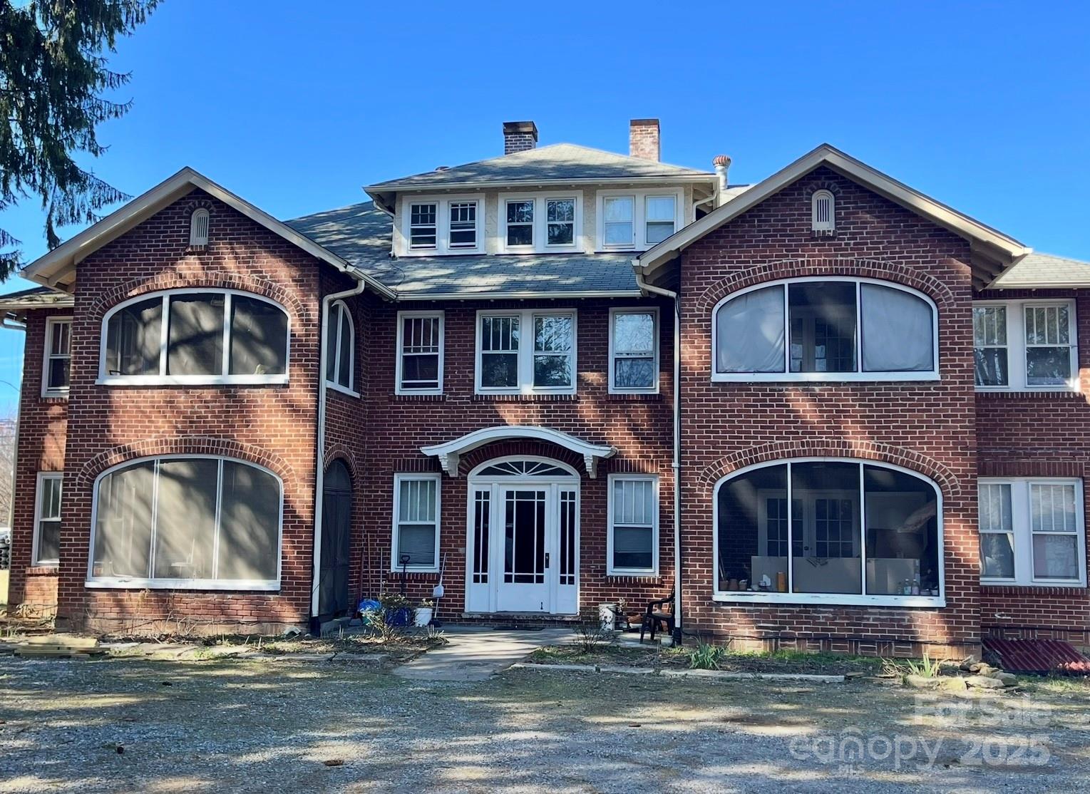listing main picture