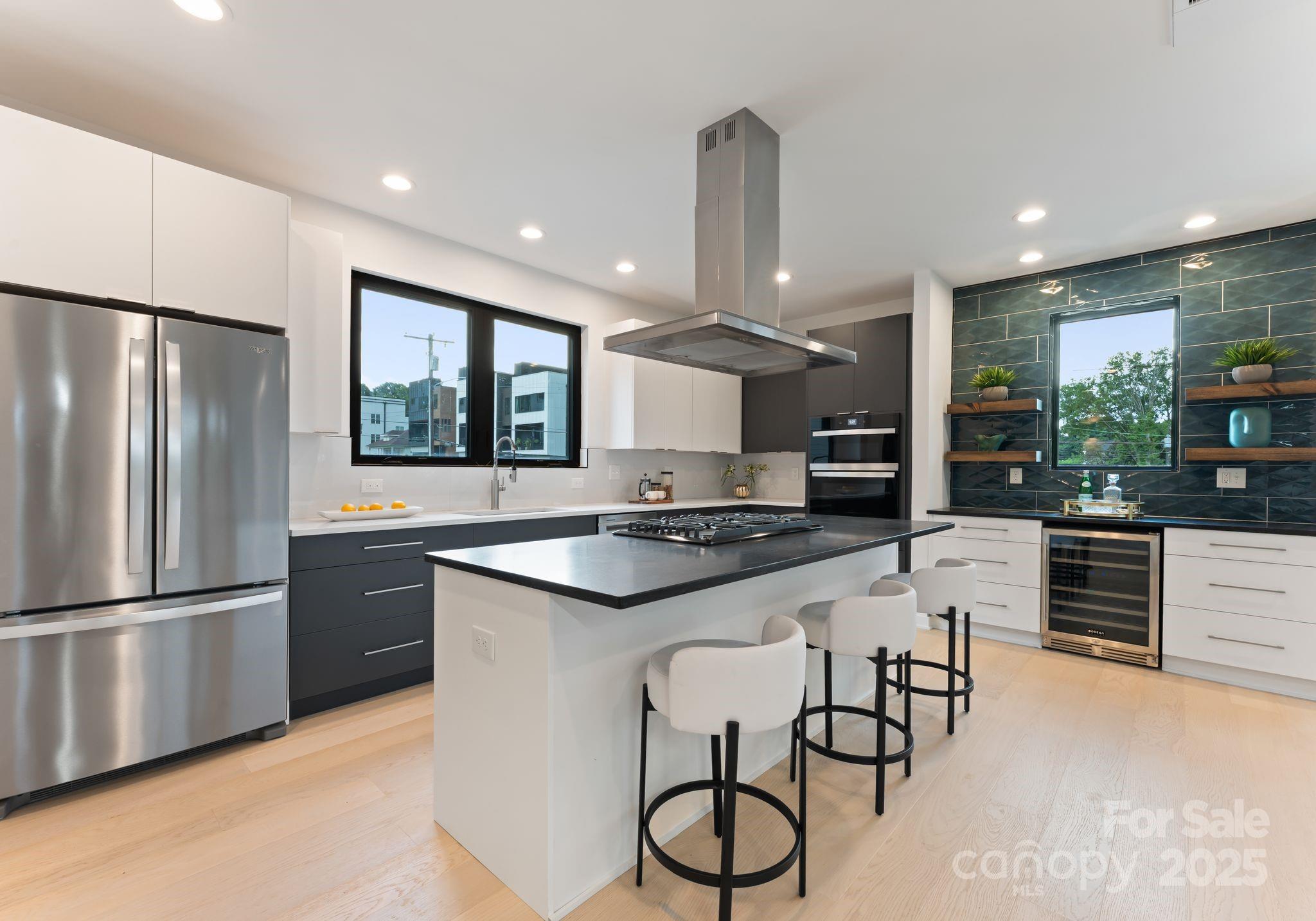 listing main picture