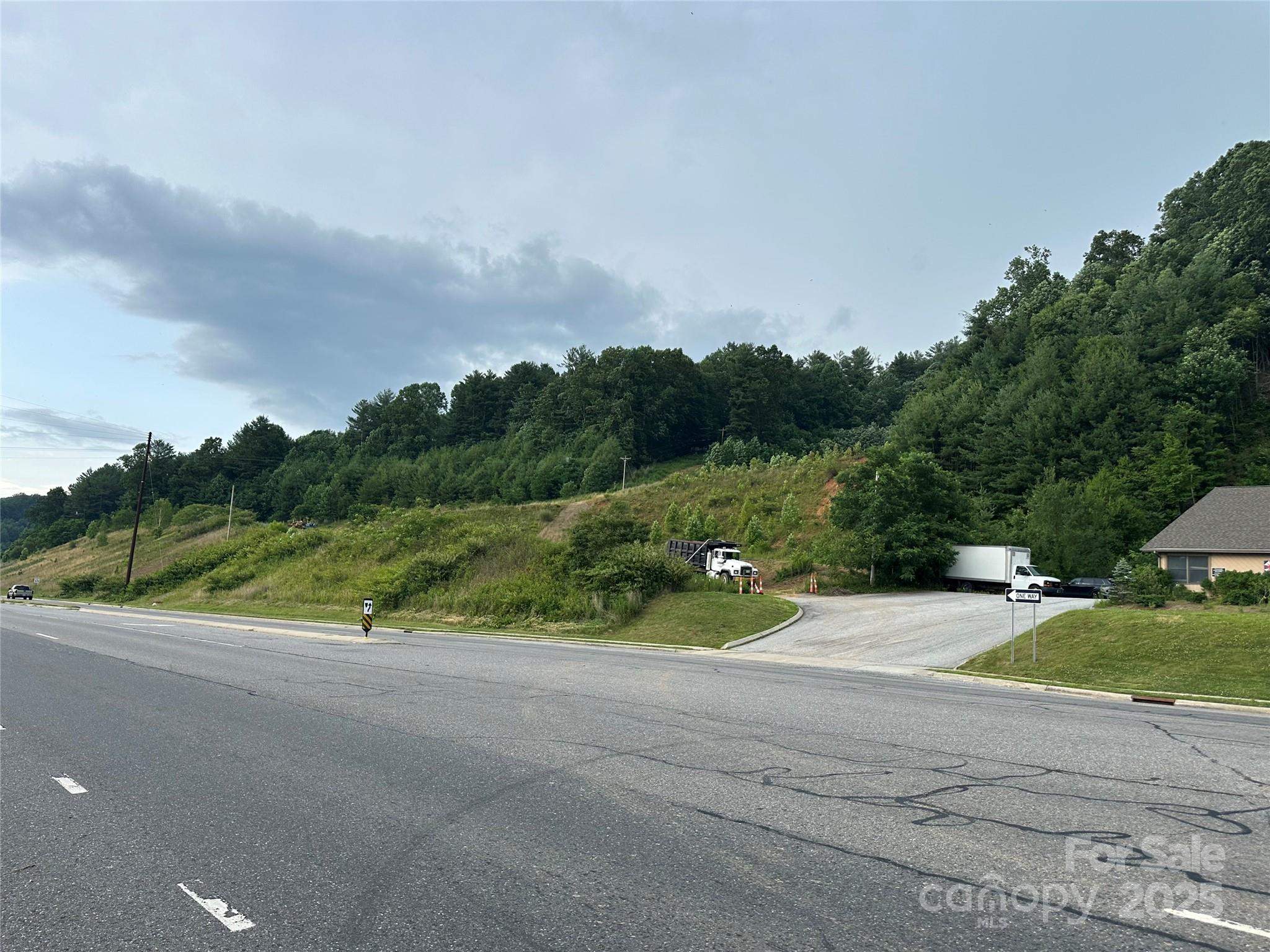 listing main picture