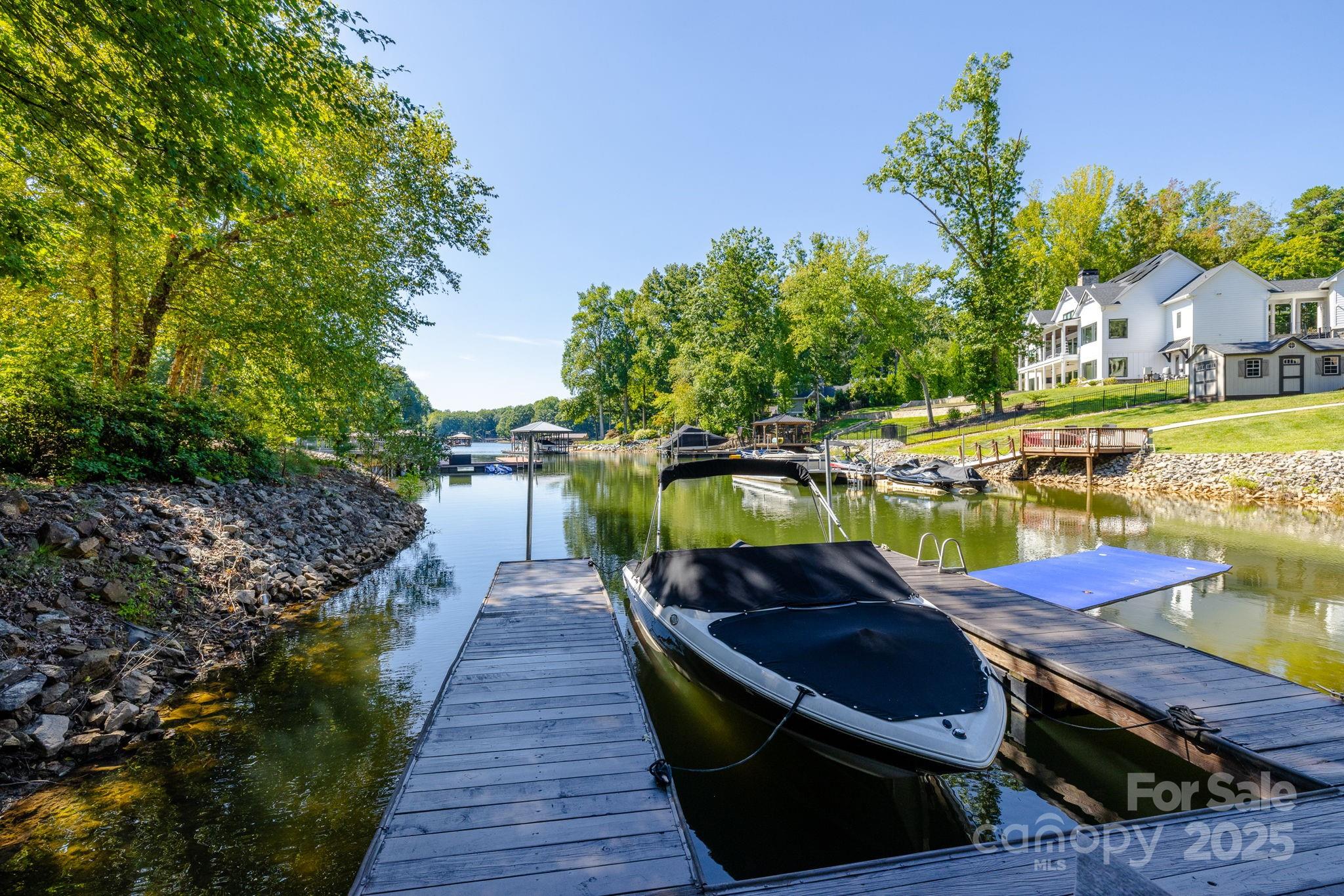 listing main picture