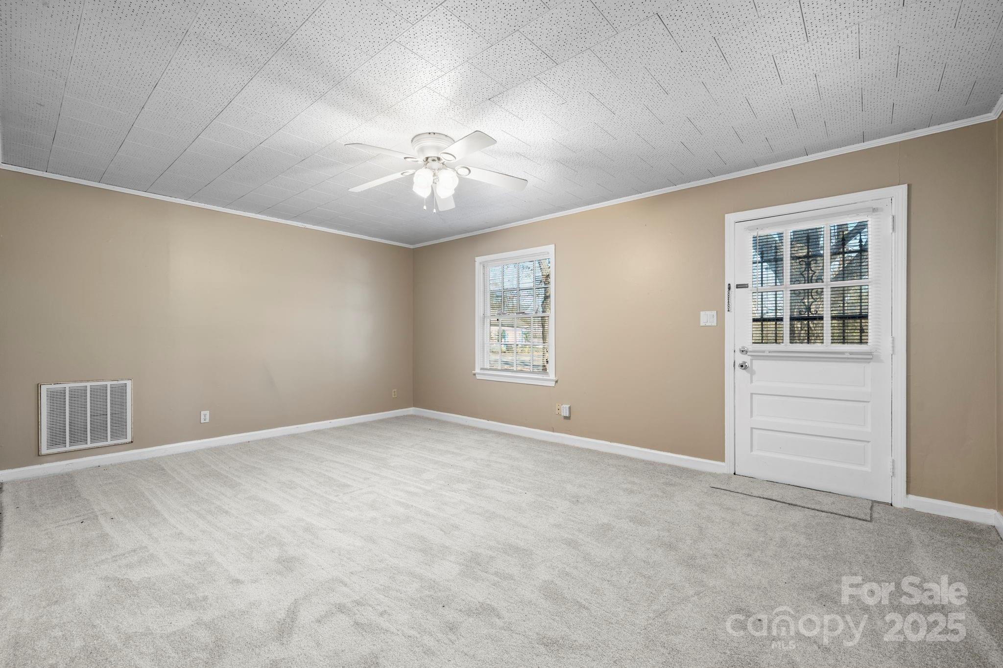 listing main picture