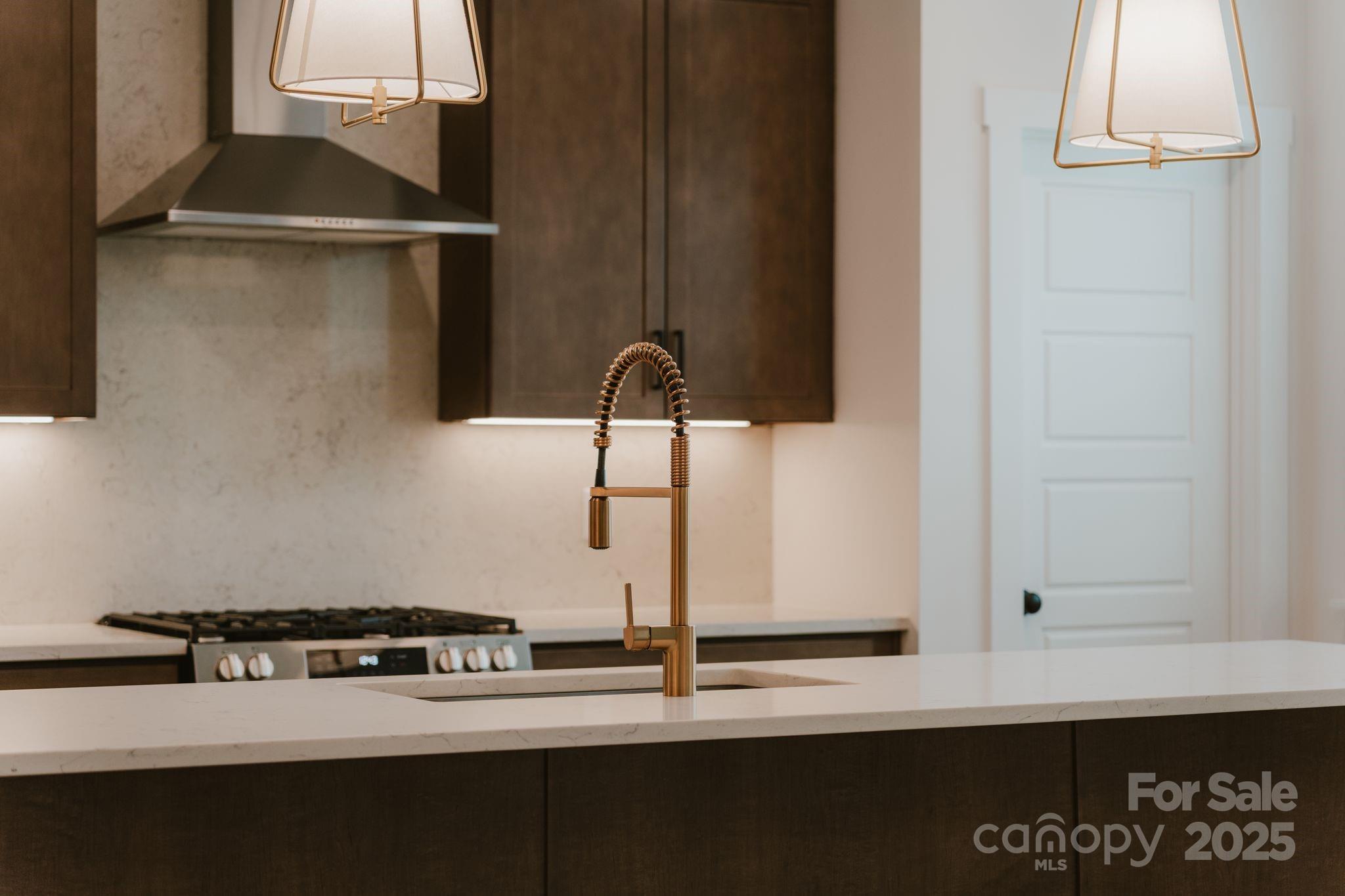 listing main picture