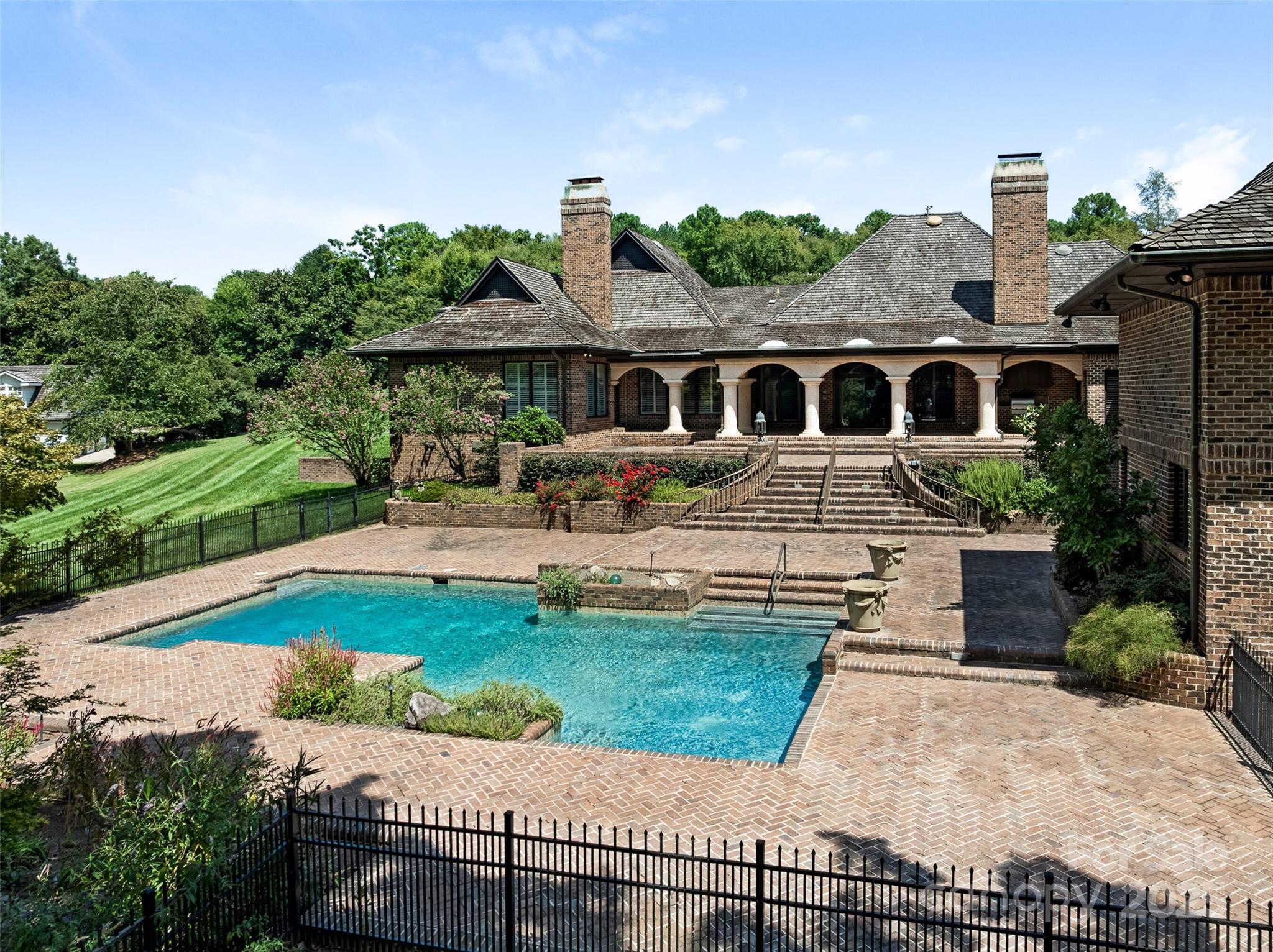 listing main picture