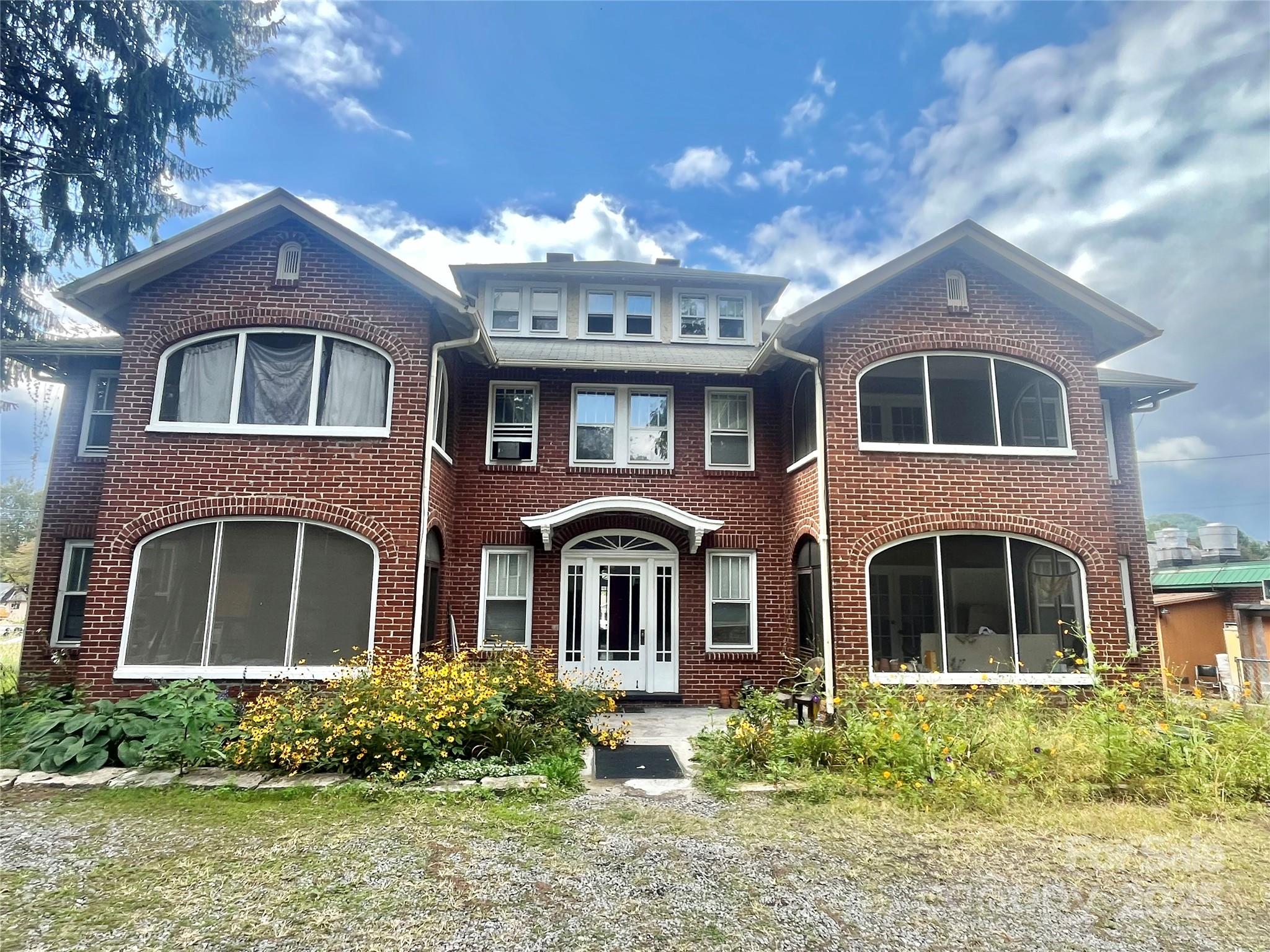 listing main picture