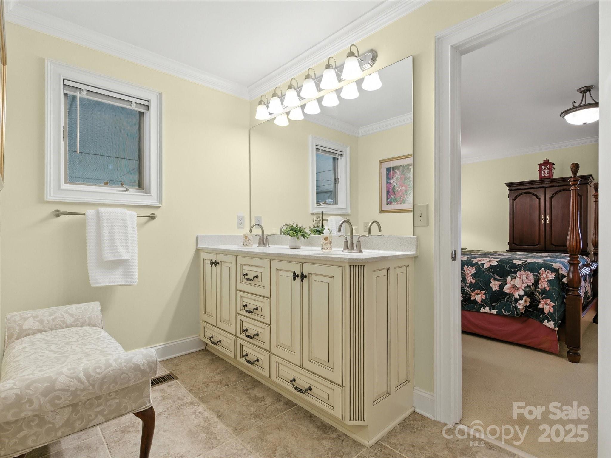 listing main picture