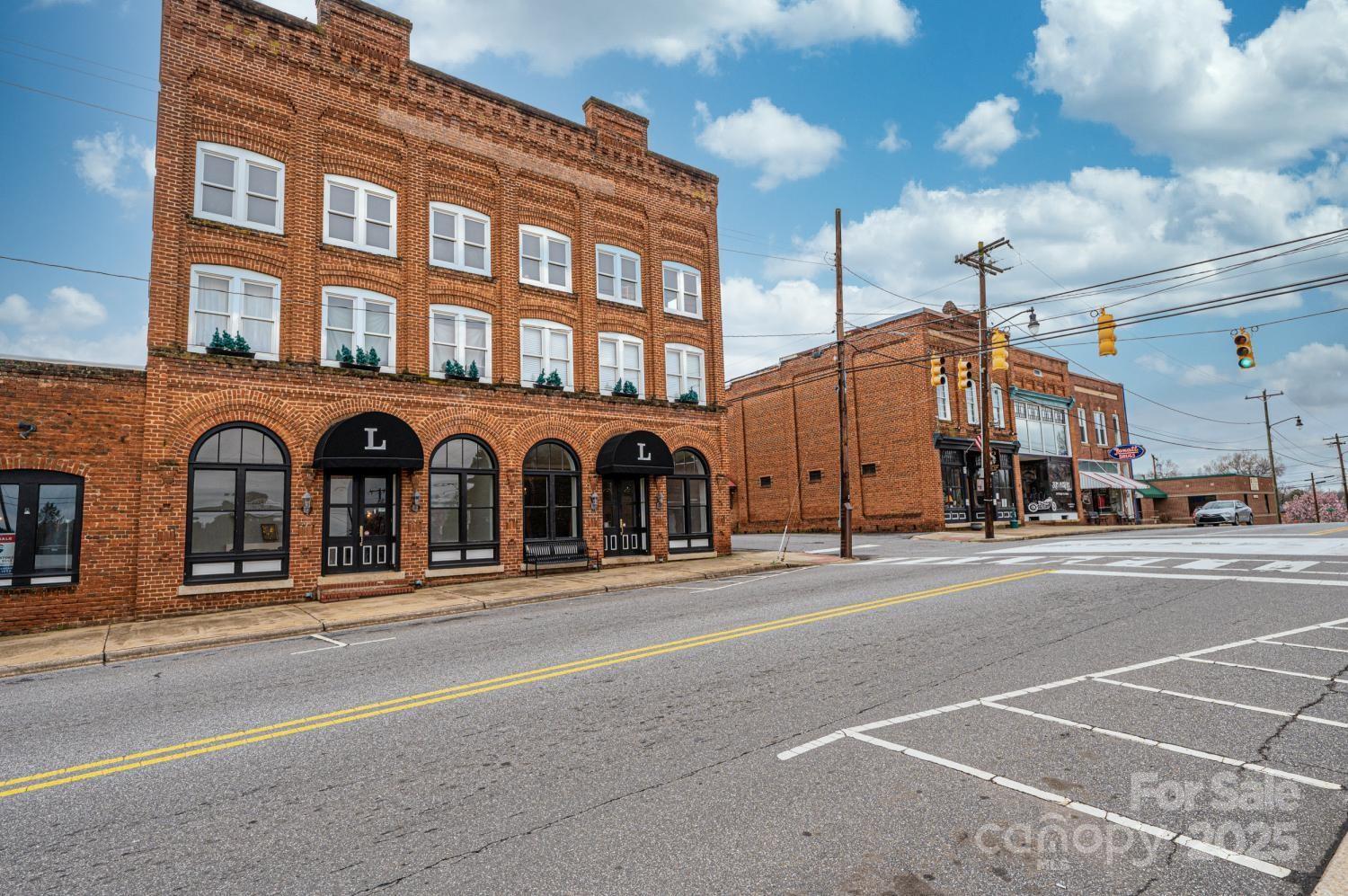 listing main picture