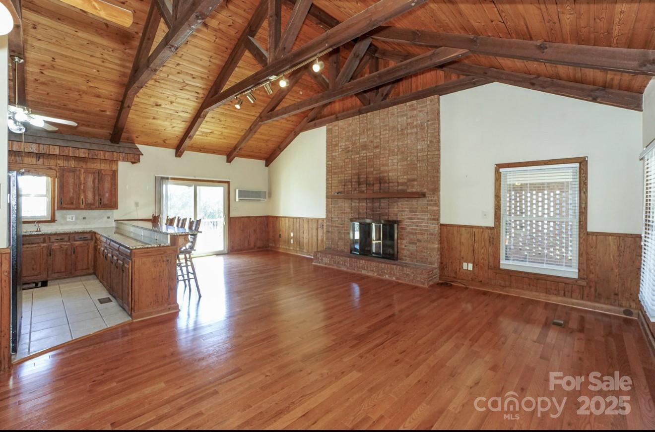 listing main picture