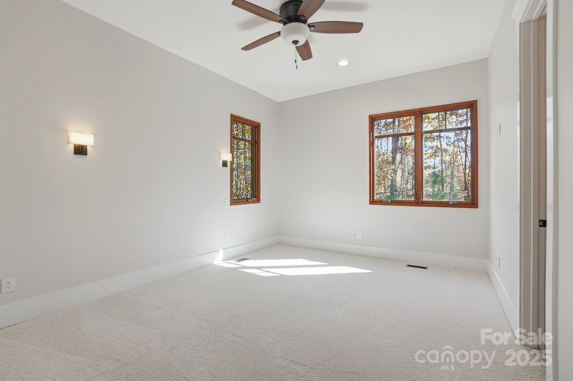 listing main picture