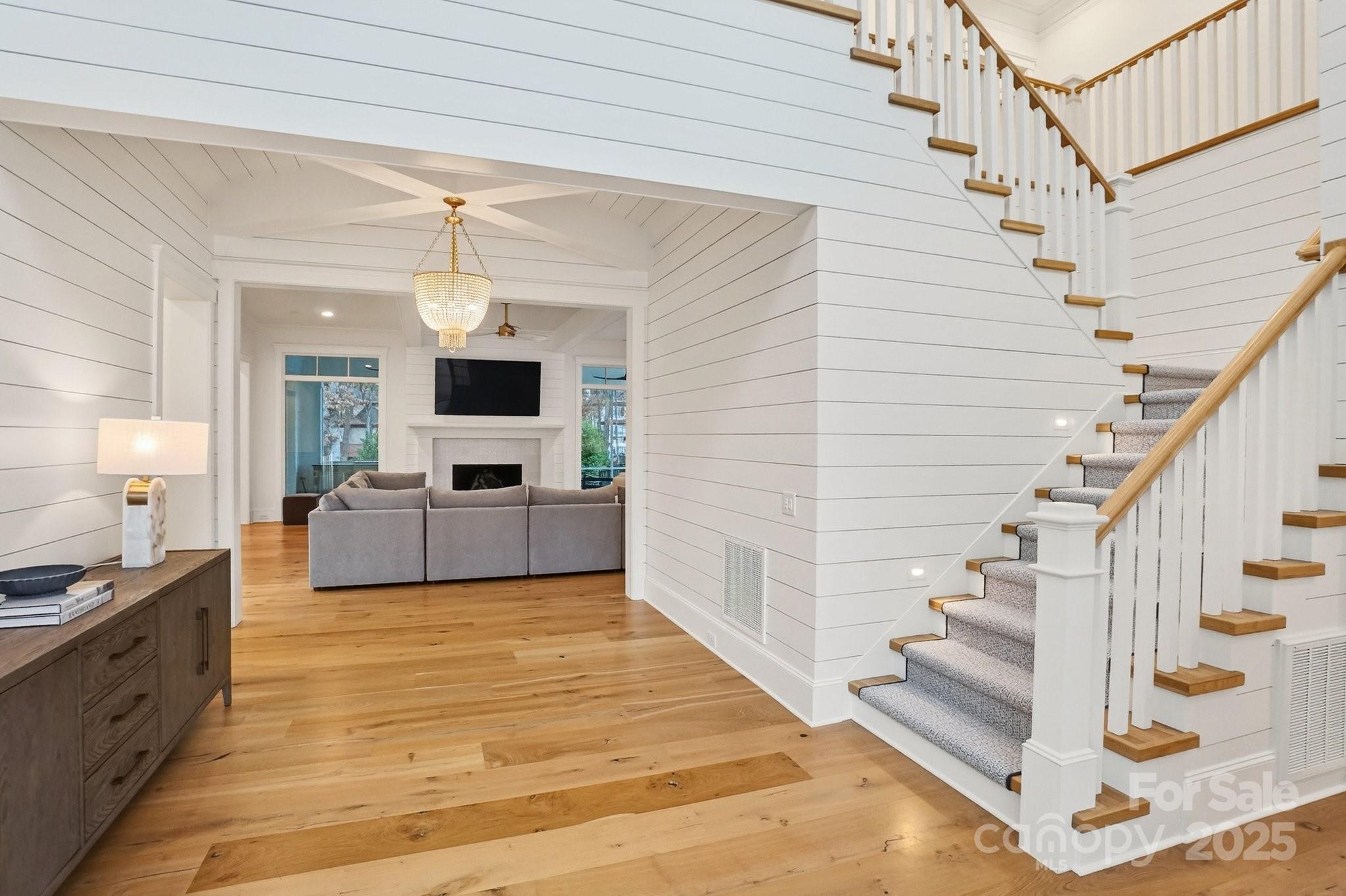 listing main picture