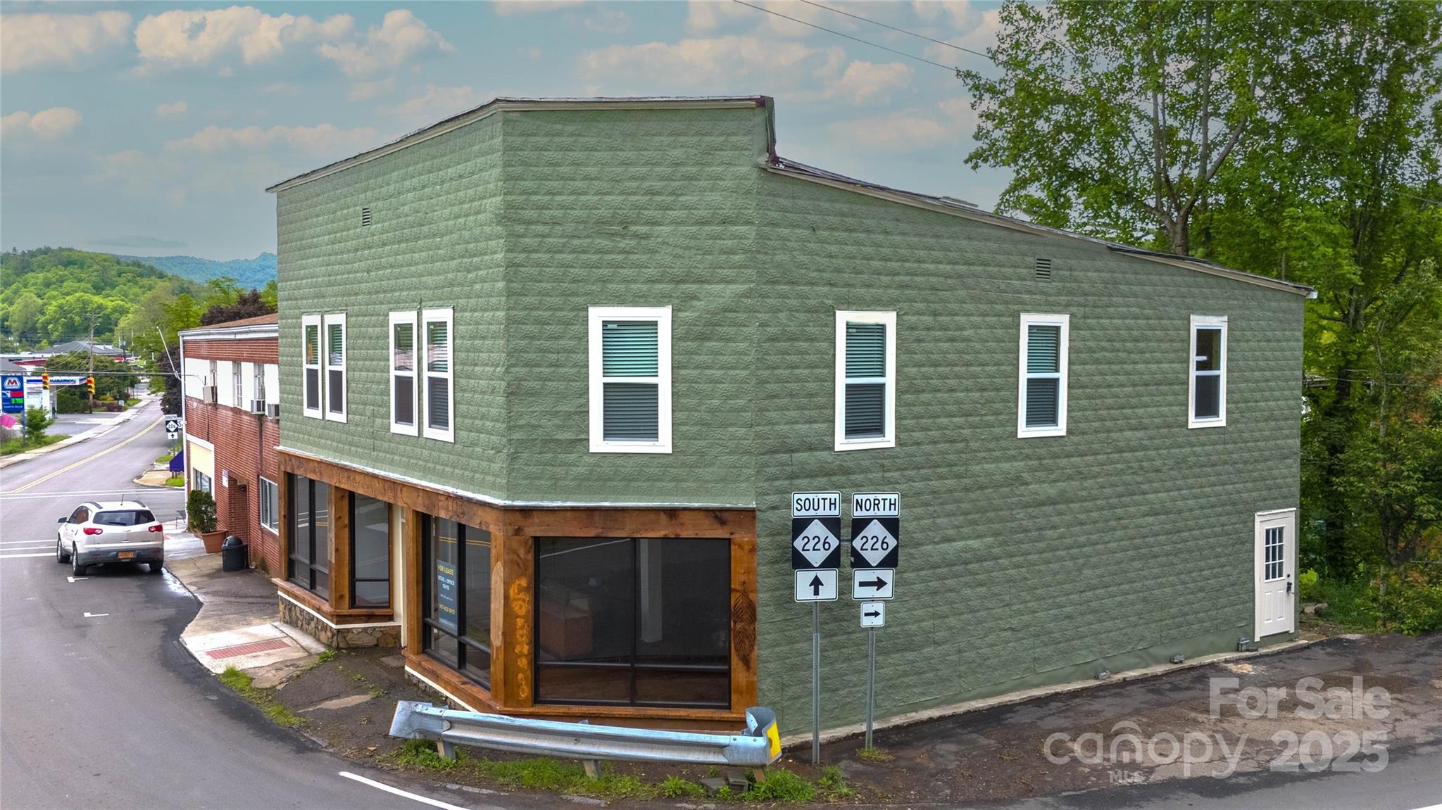 listing main picture