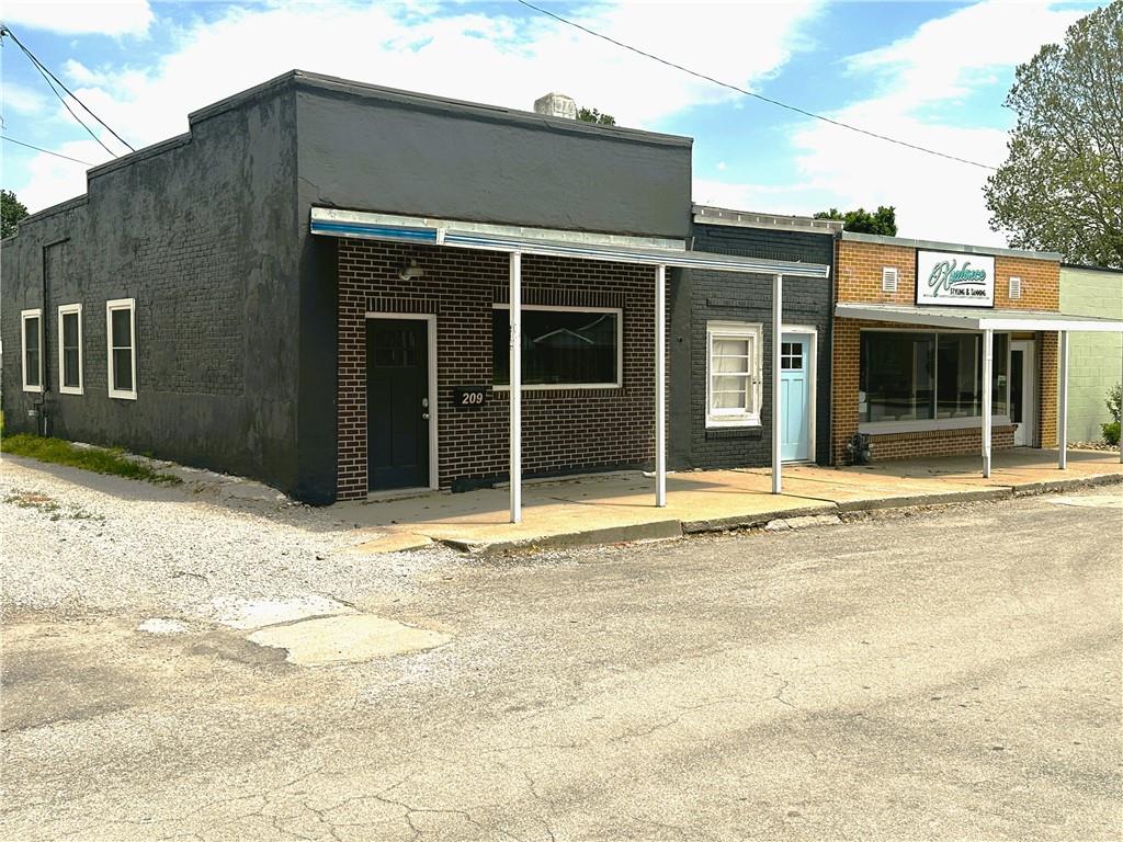 listing main picture