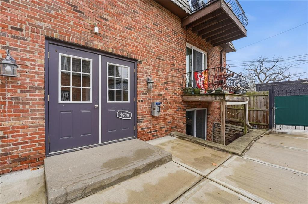 listing main picture