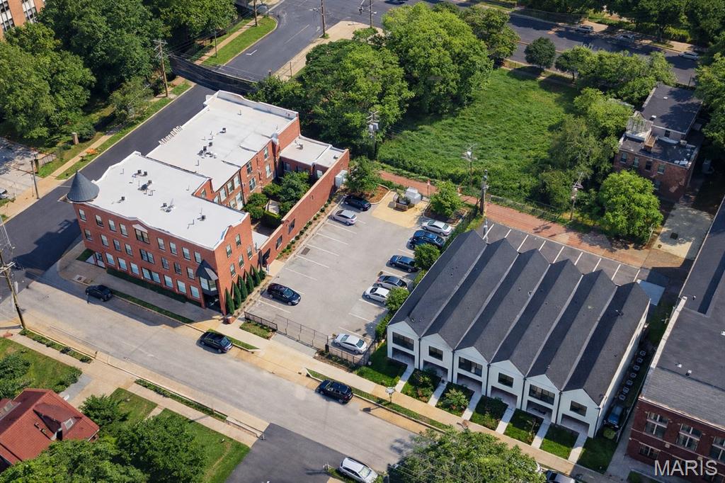 listing main picture