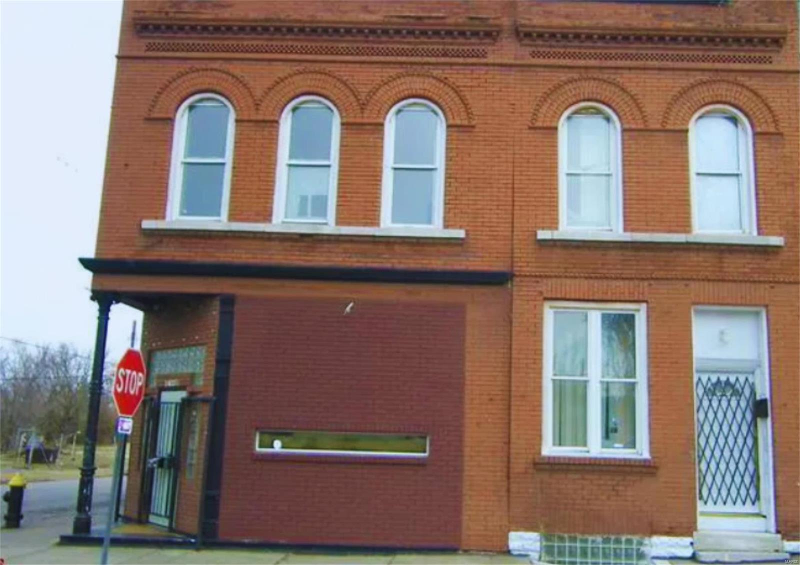 listing main picture