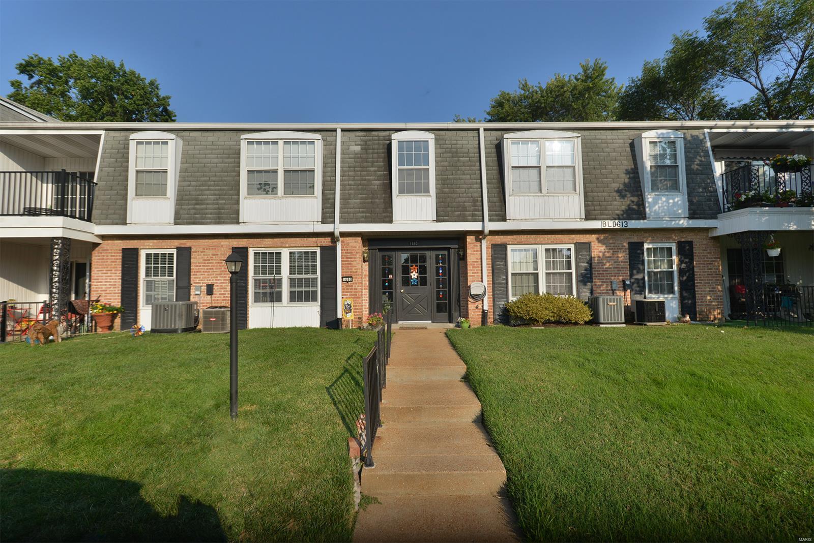listing main picture