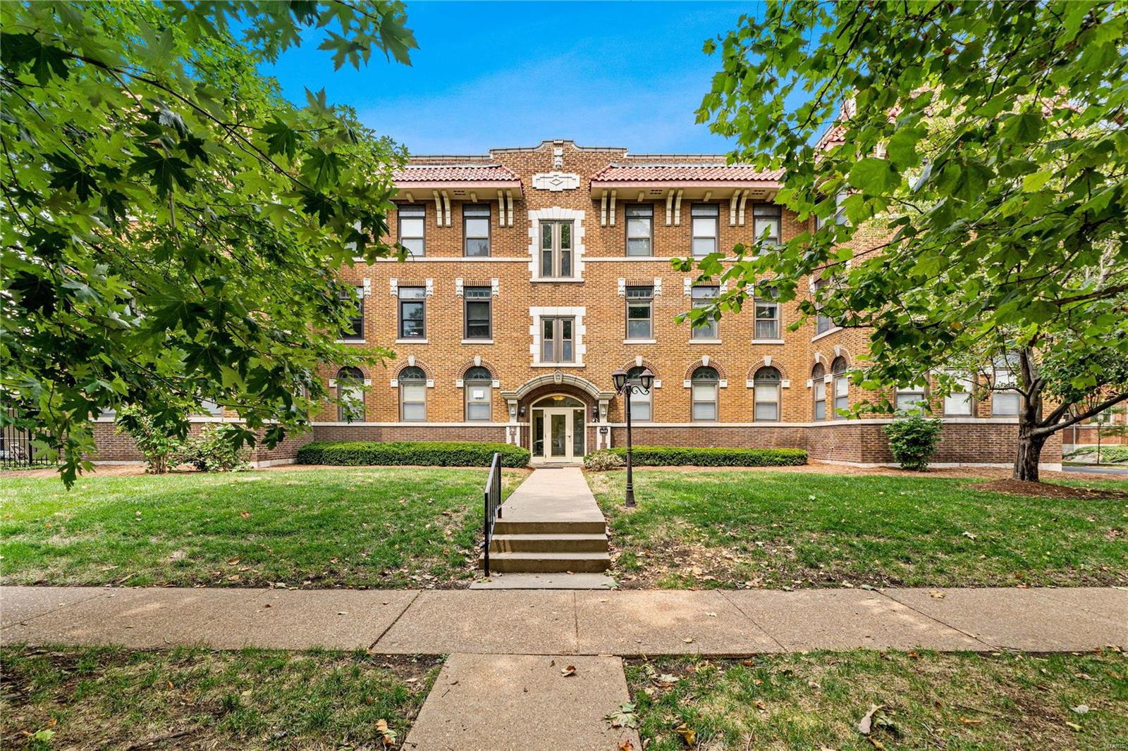 listing main picture