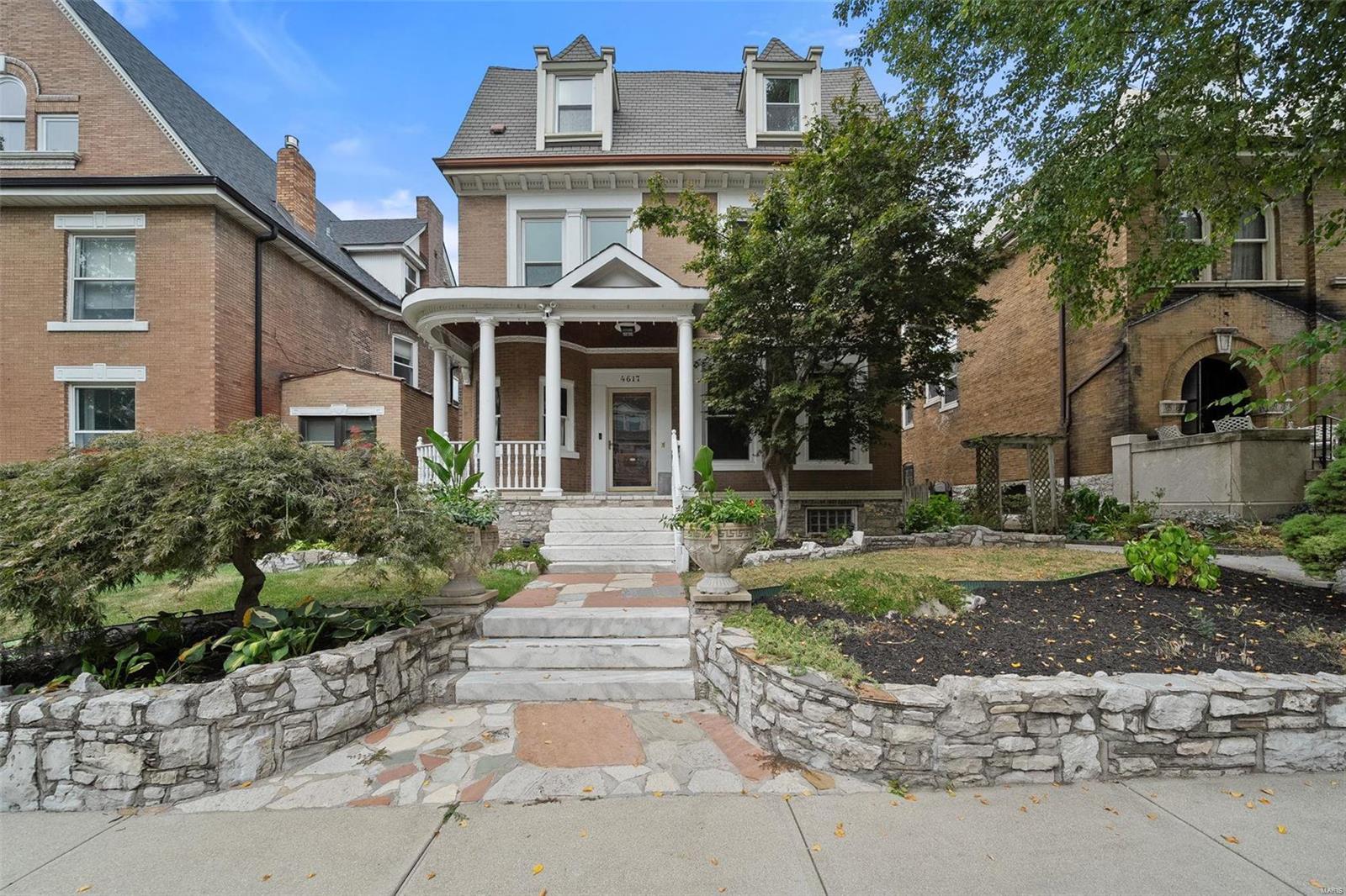 listing main picture