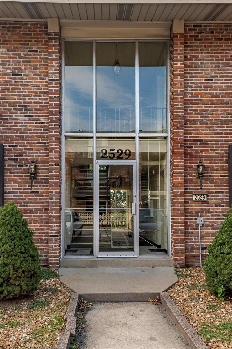 listing main picture