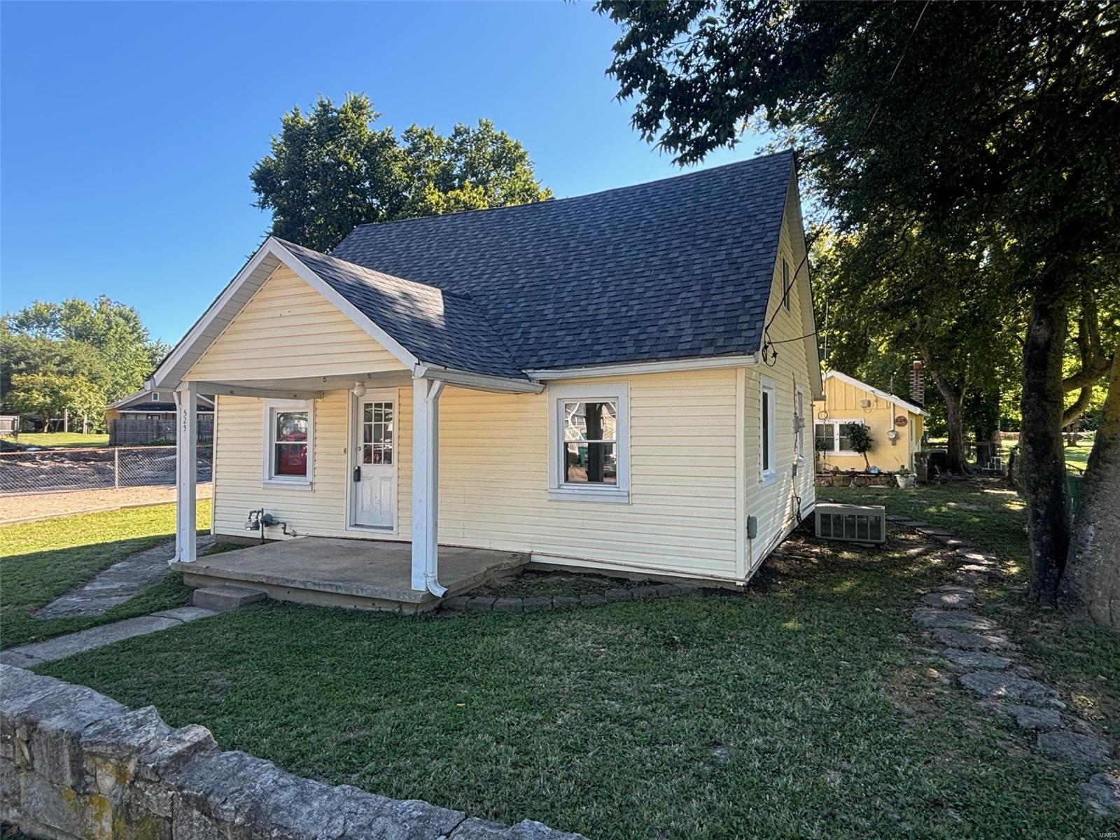 listing main picture