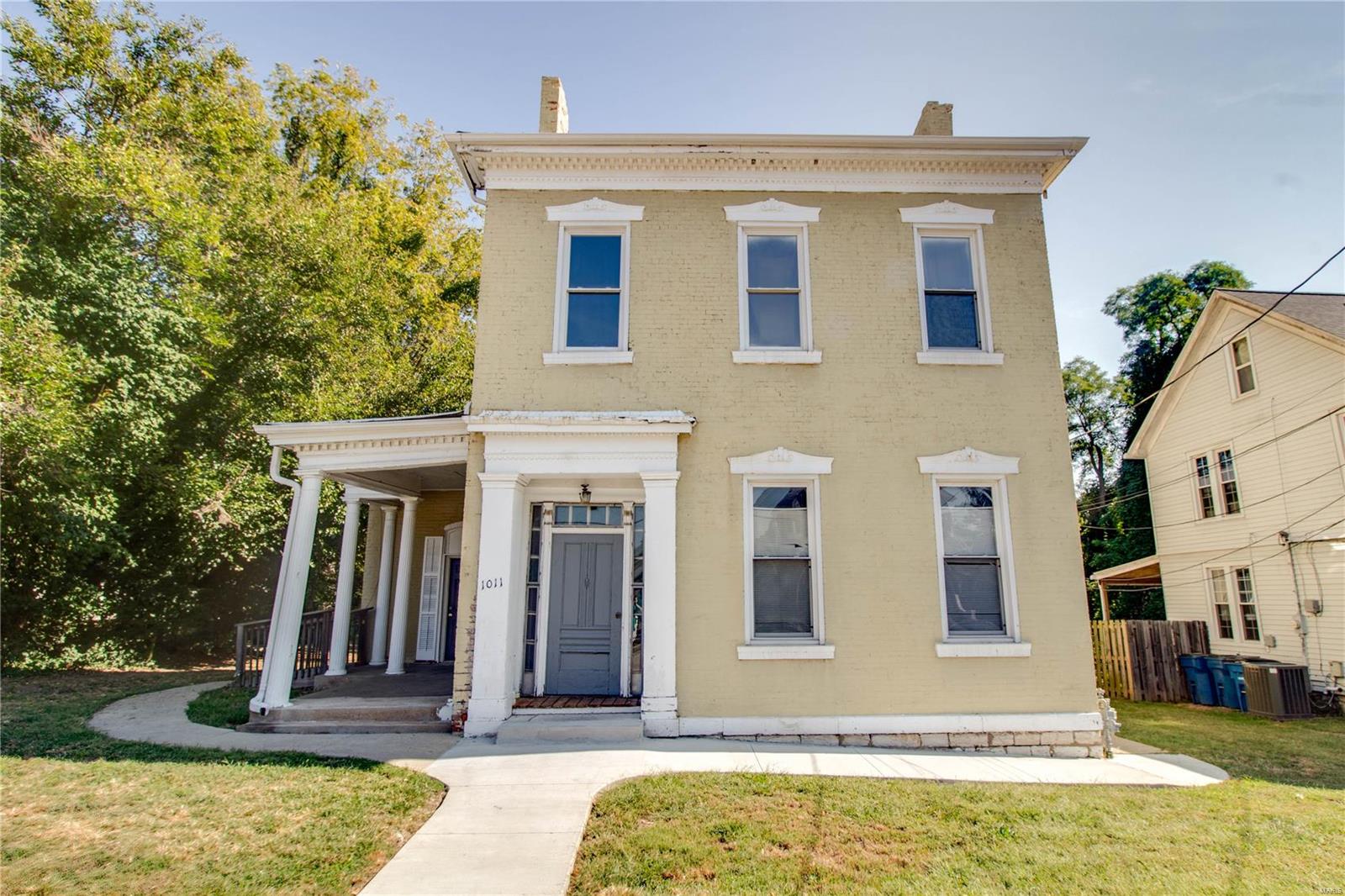 listing main picture