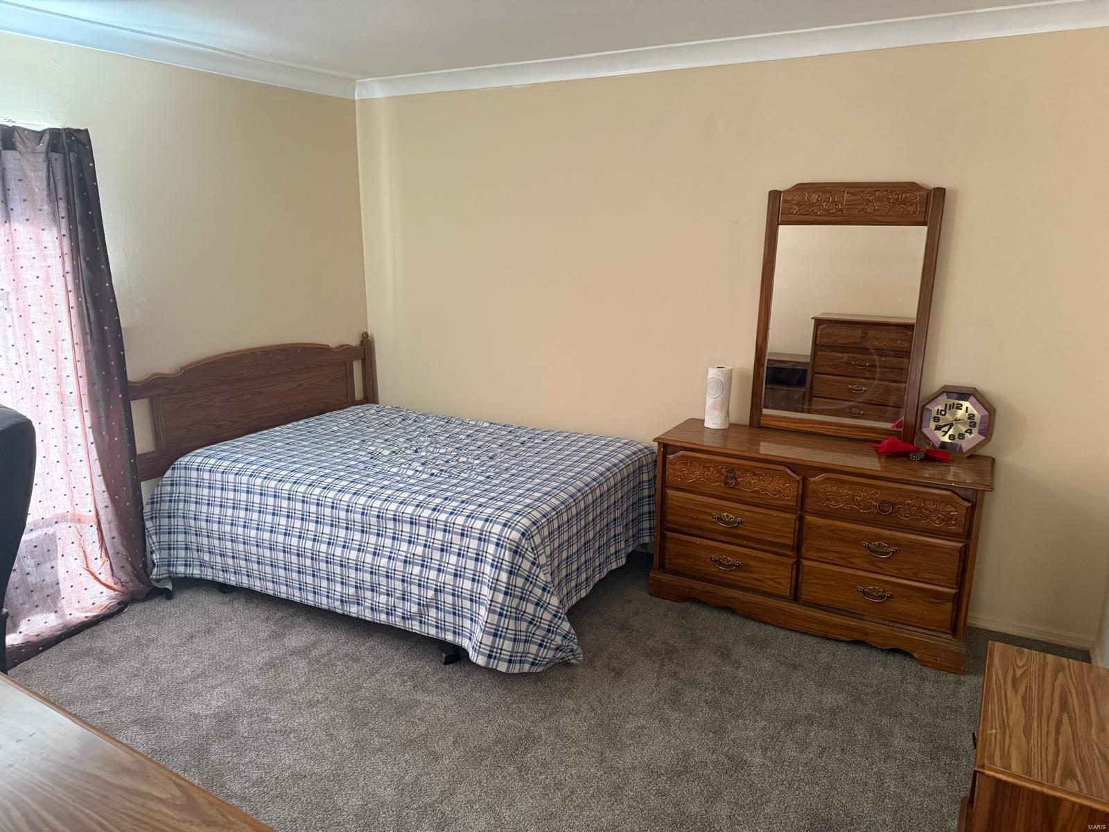 listing main picture