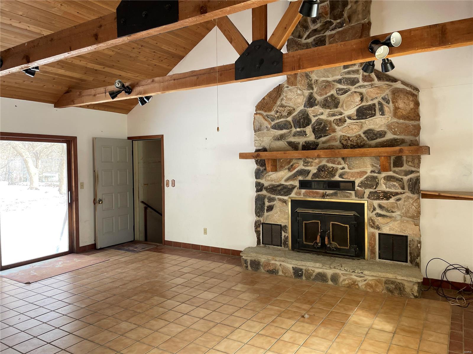listing main picture