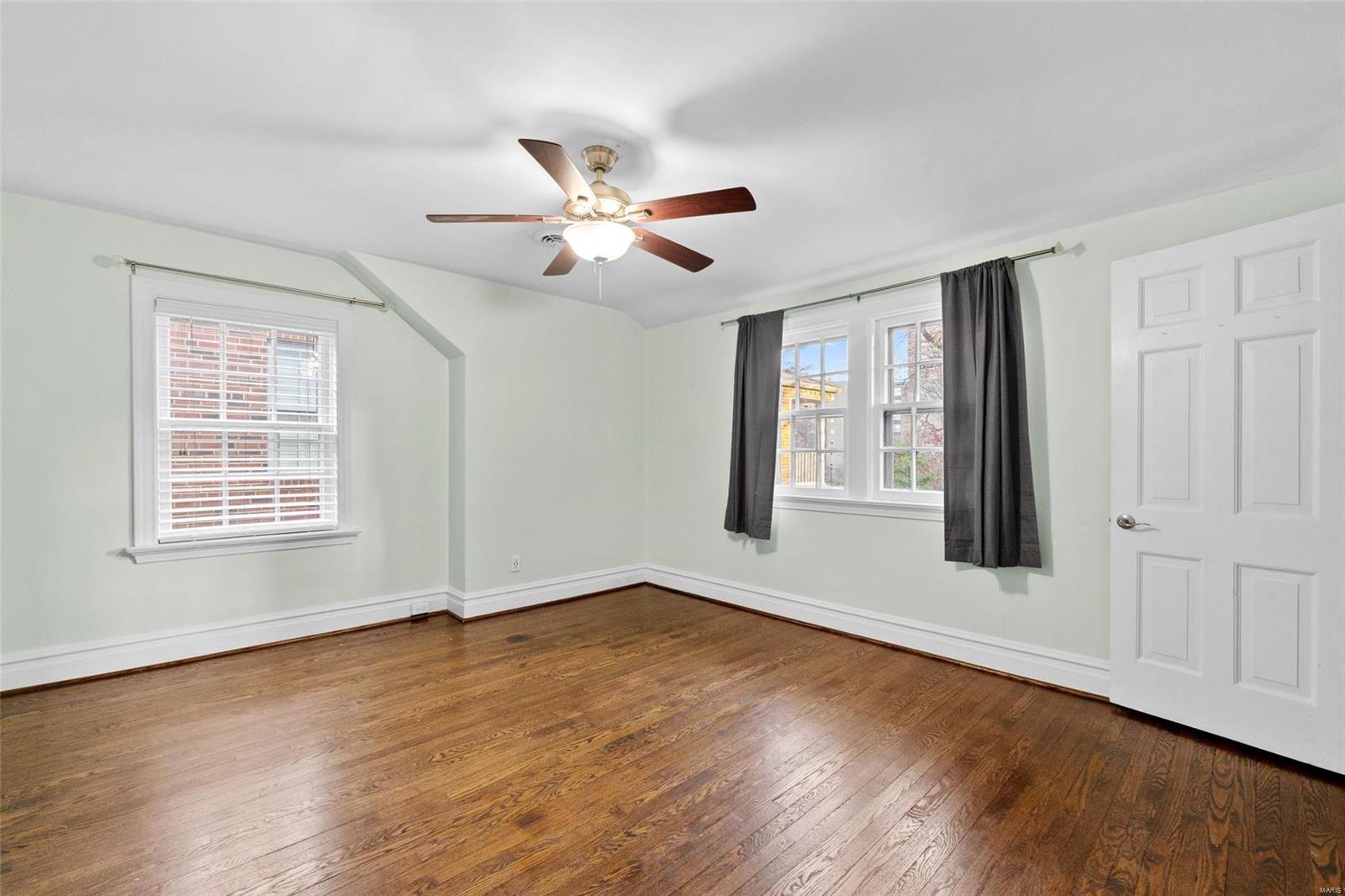 listing main picture