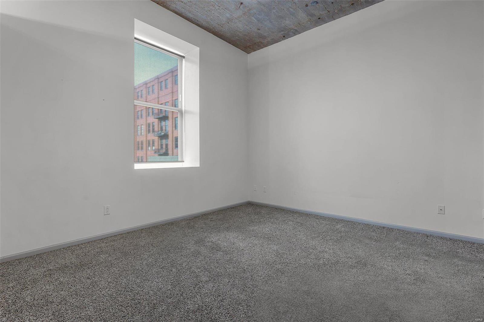listing main picture