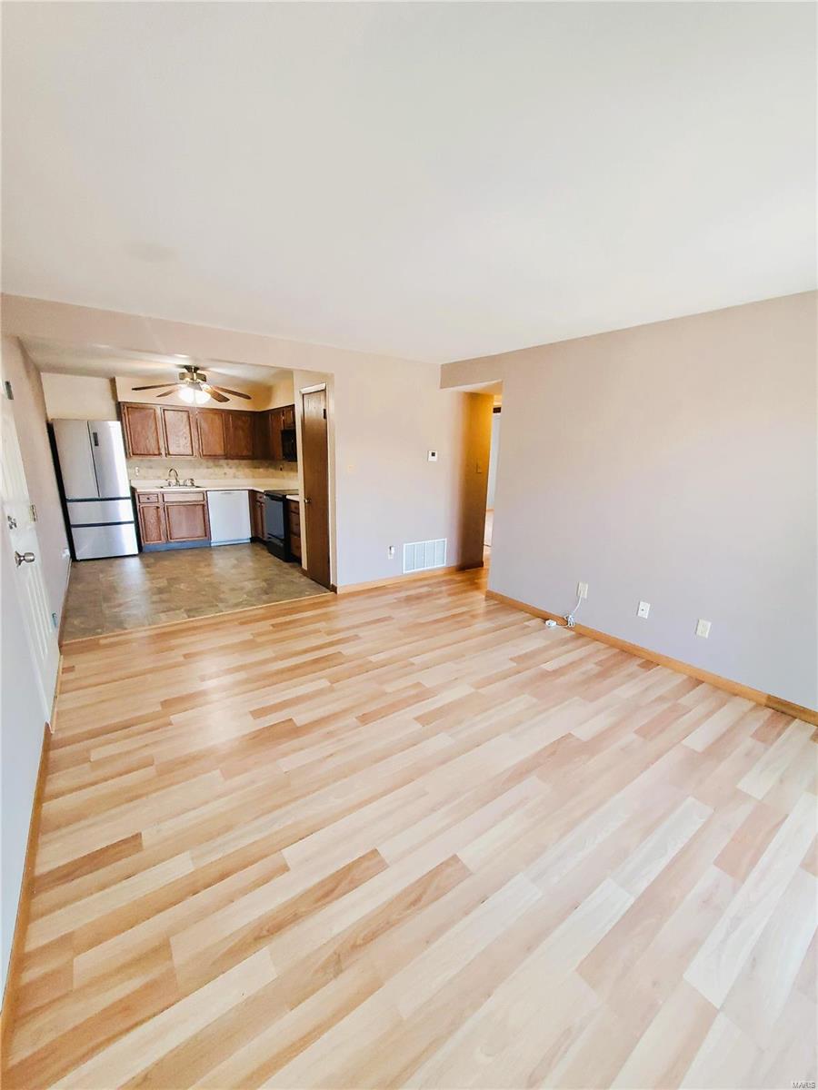 listing main picture