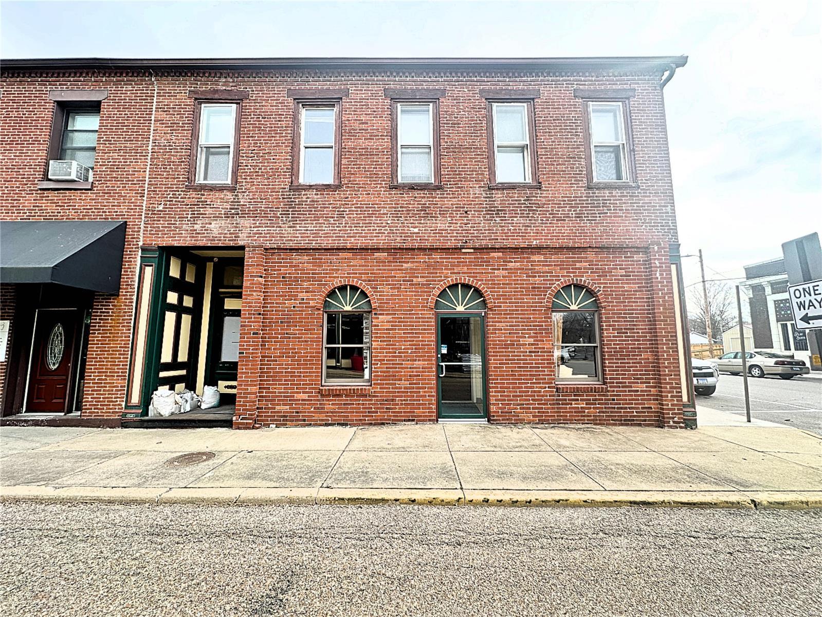 listing main picture