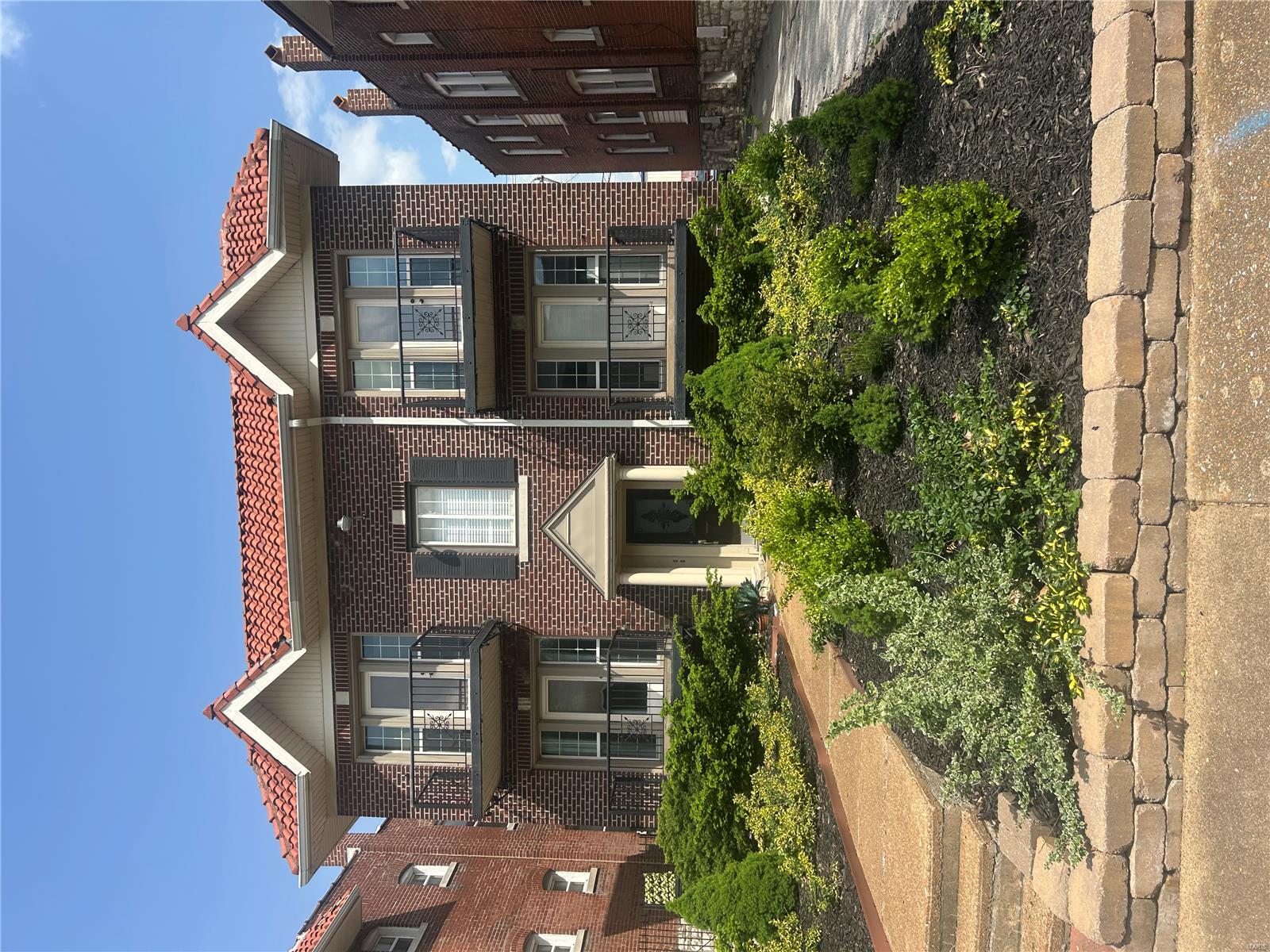 listing main picture