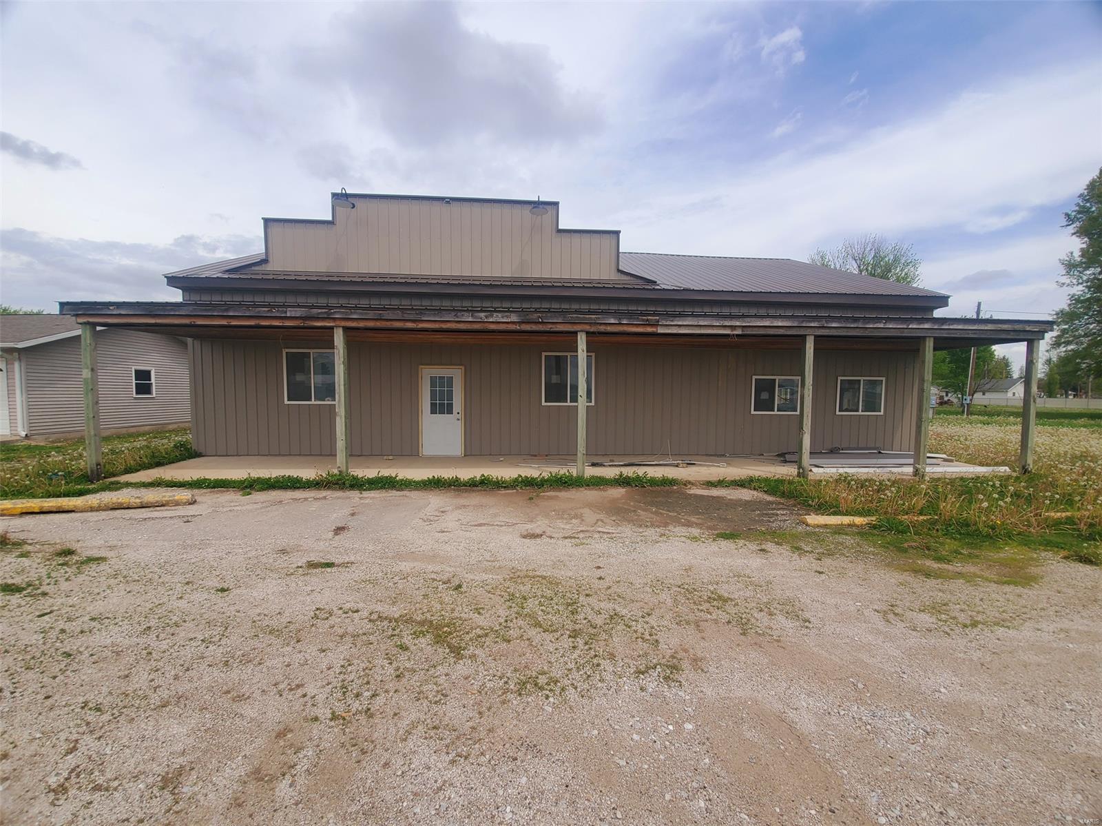 listing main picture