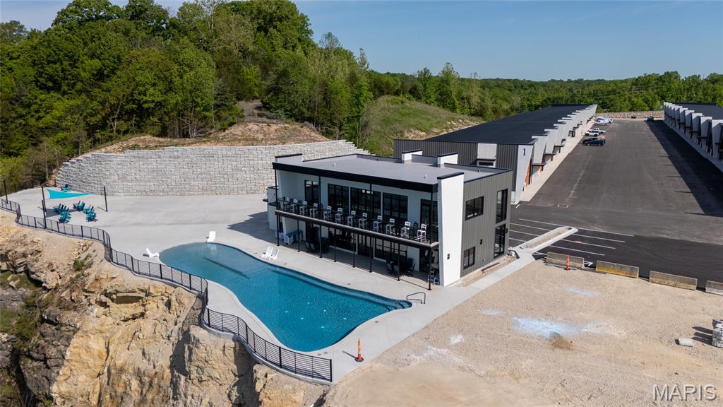 listing main picture