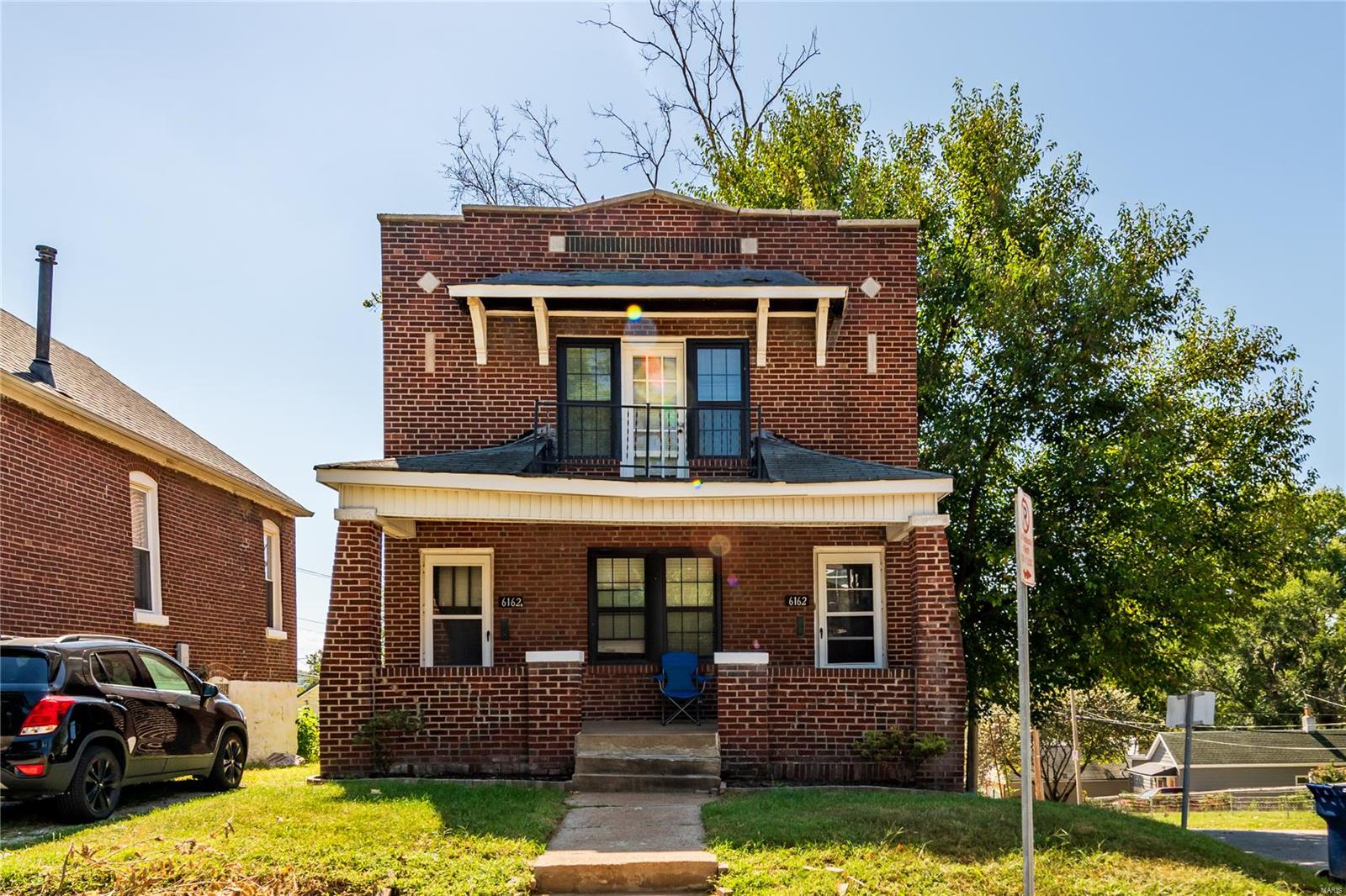 listing main picture