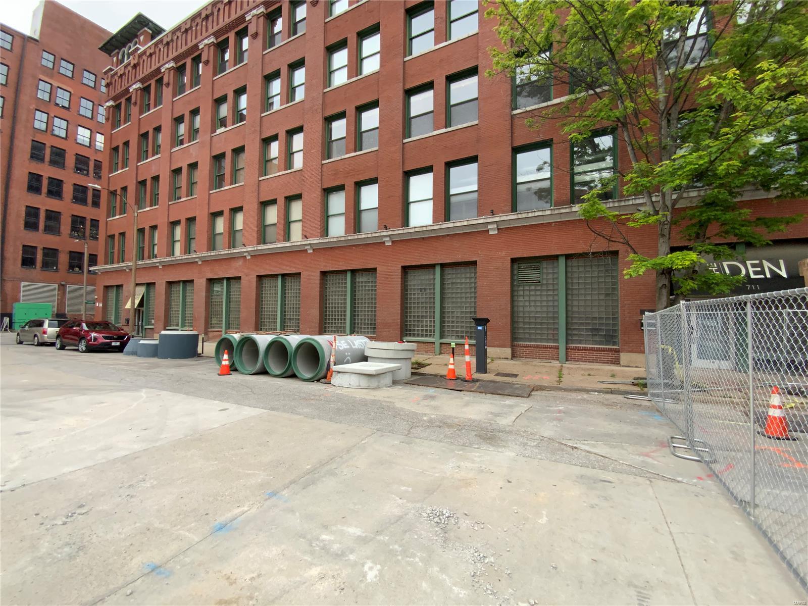 listing main picture
