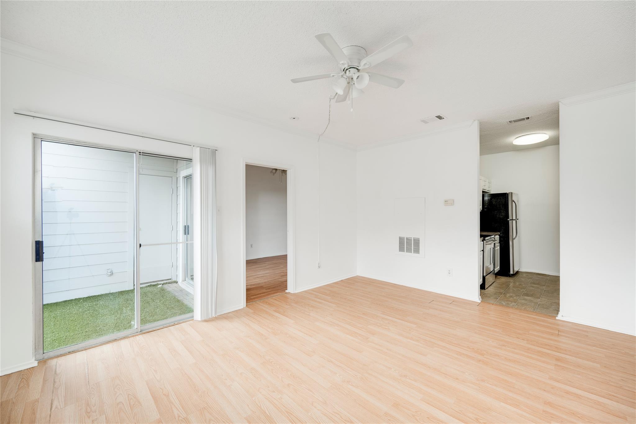 listing main picture