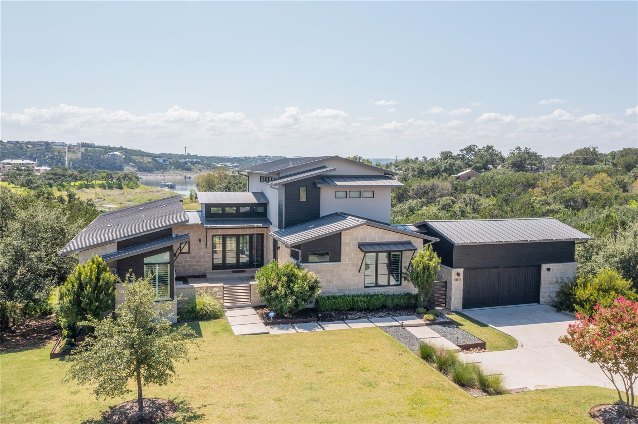 listing main picture