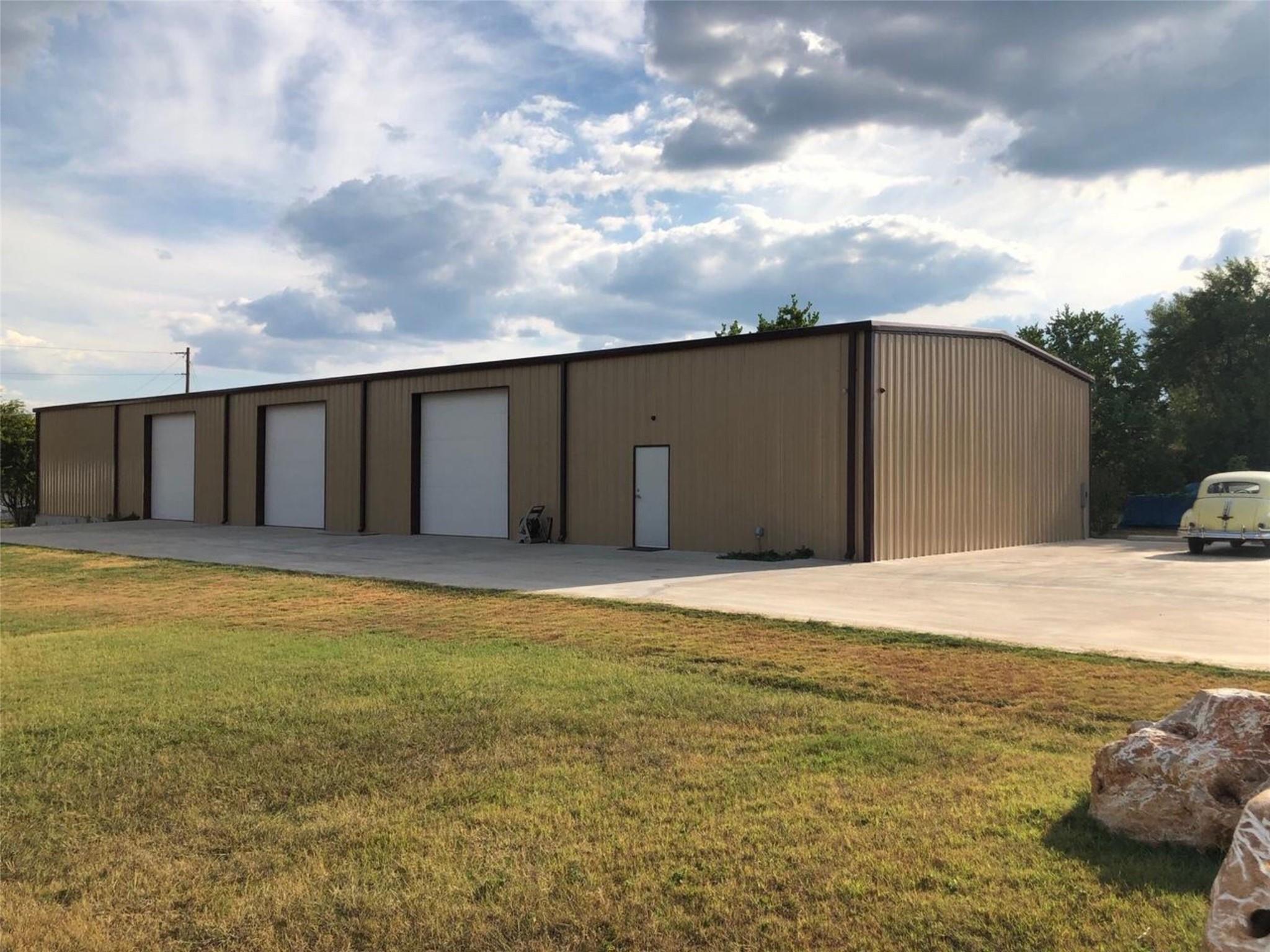 listing main picture