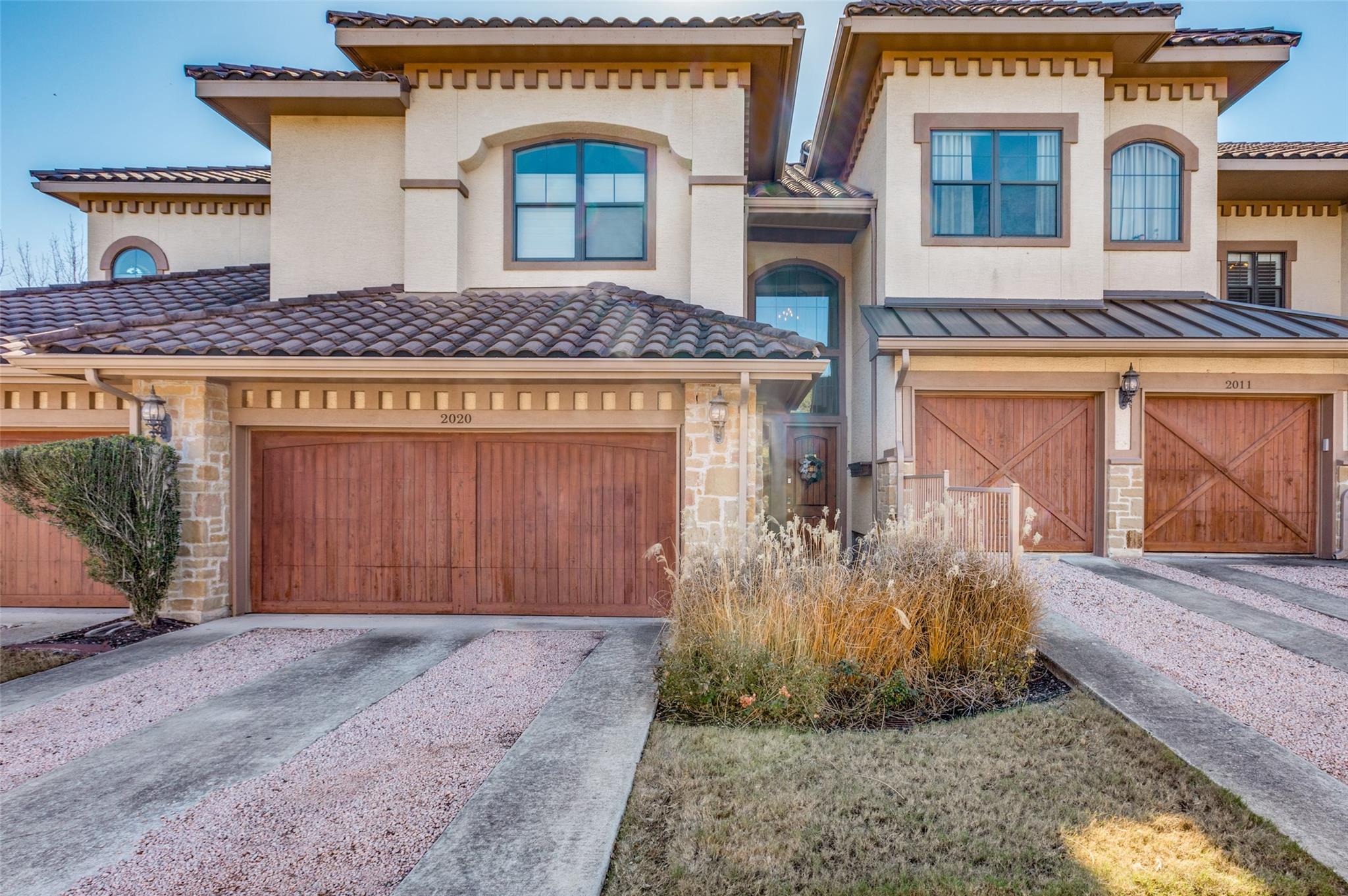 listing main picture