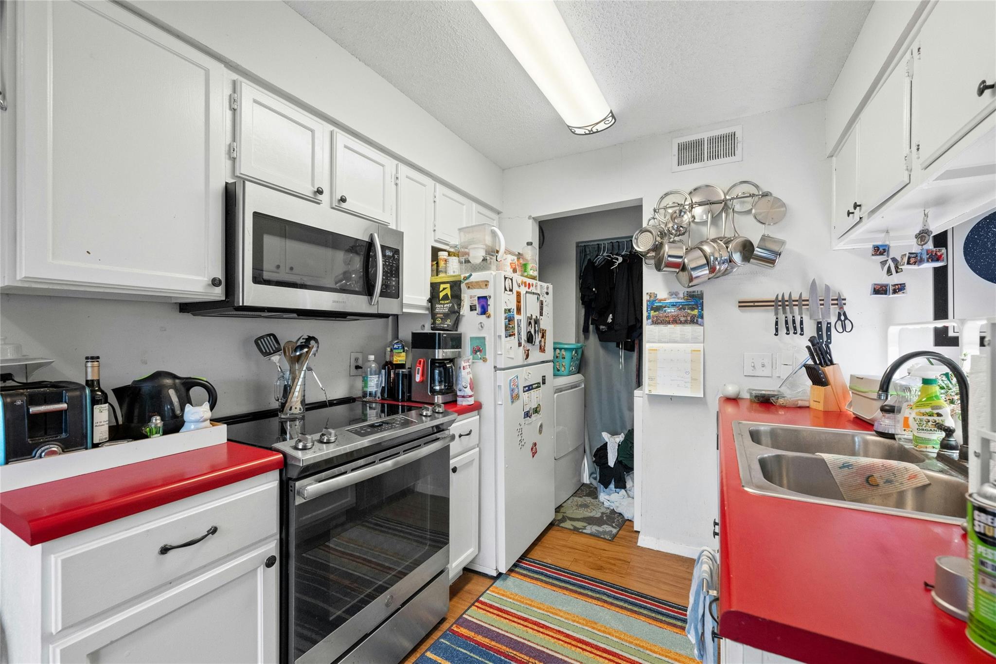 listing main picture