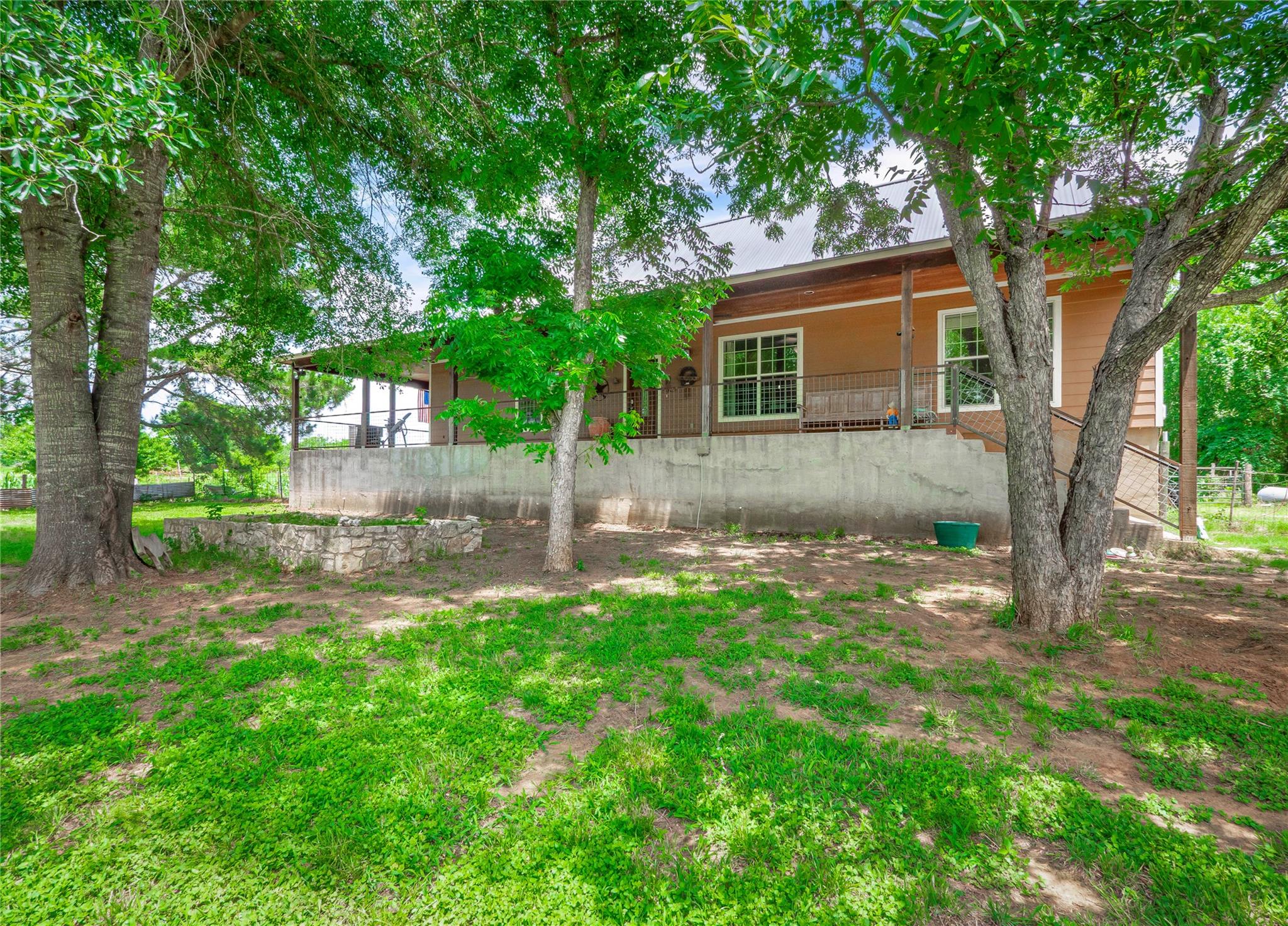 listing main picture