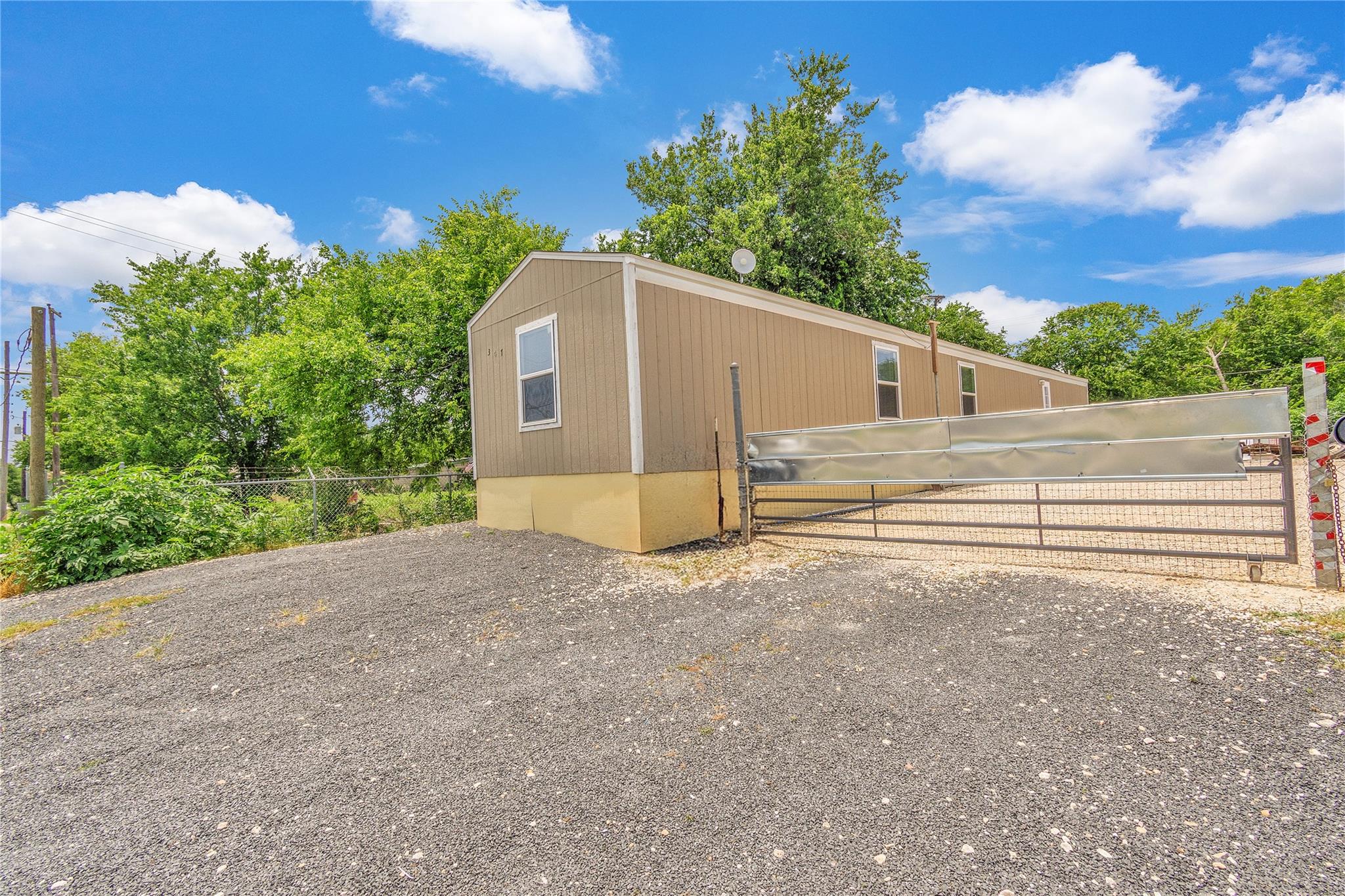 listing main picture