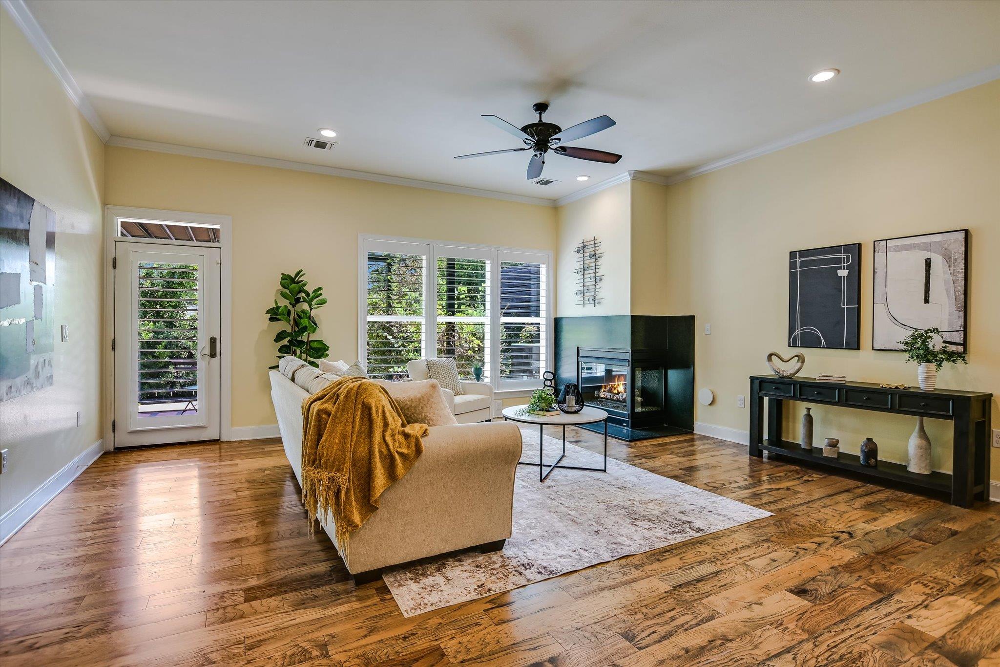 listing main picture