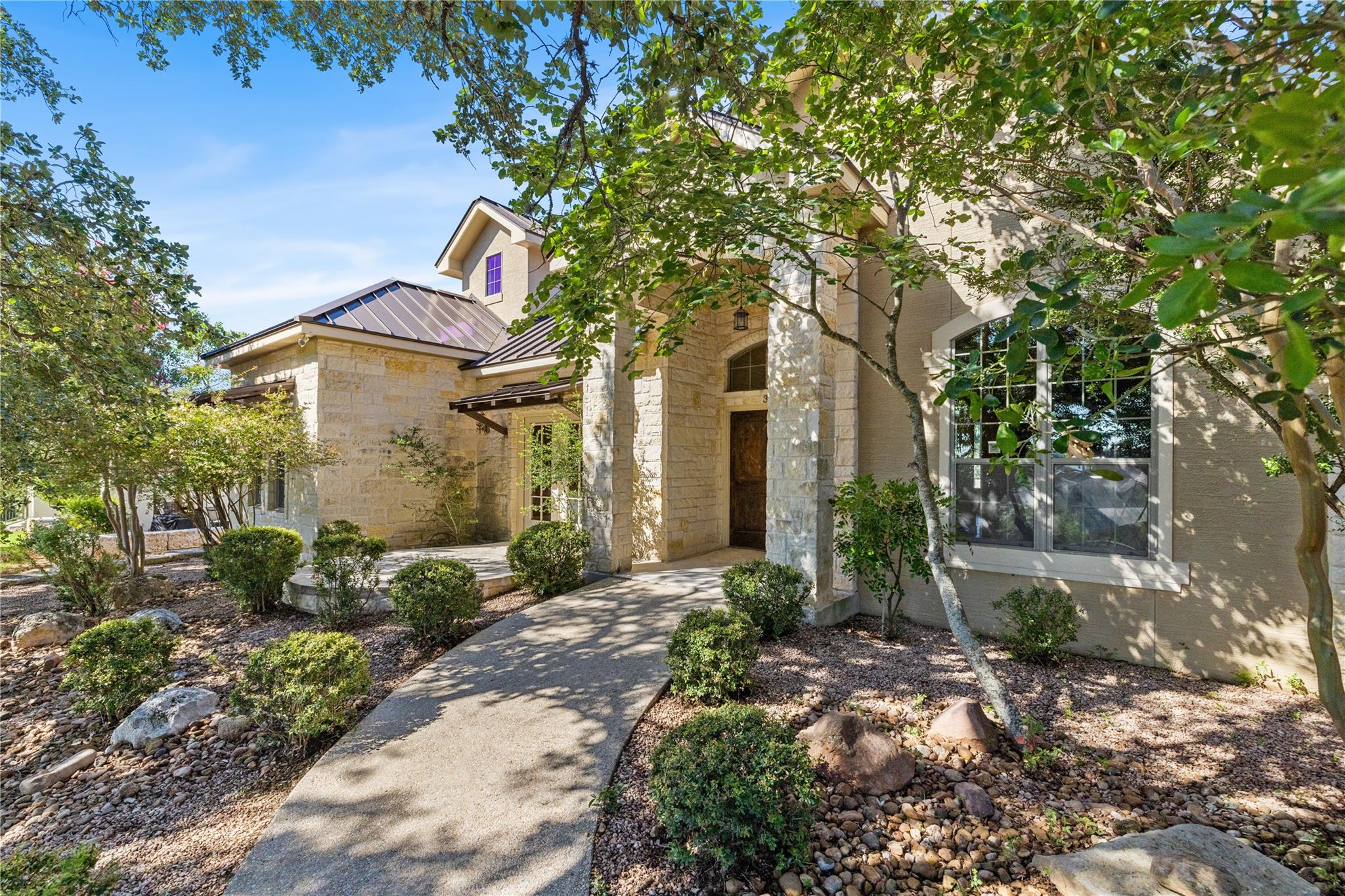 listing main picture