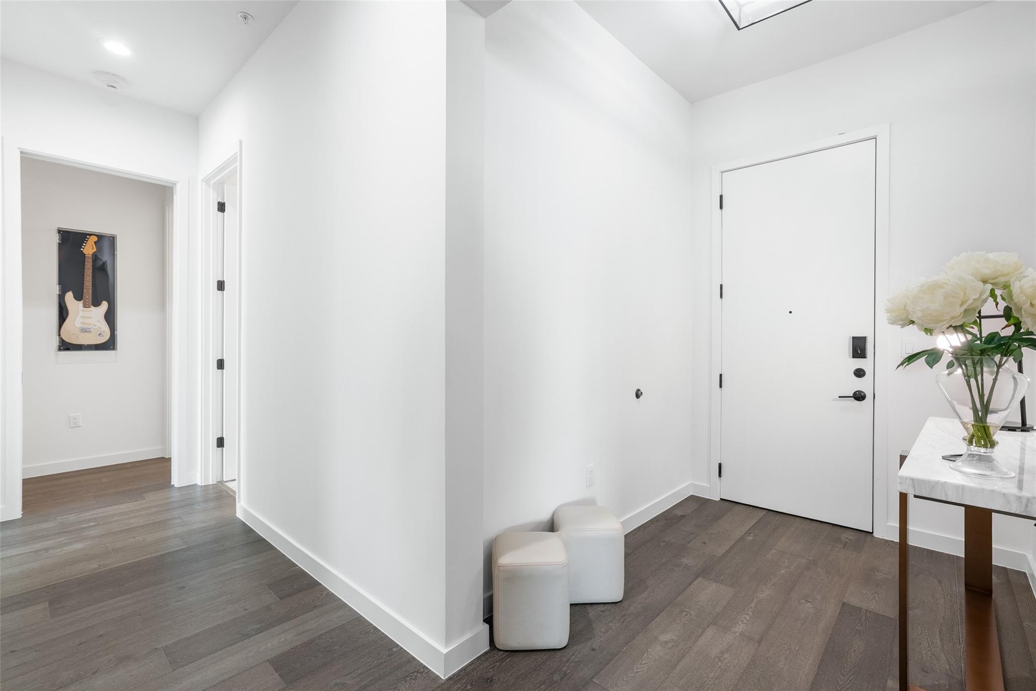 listing main picture