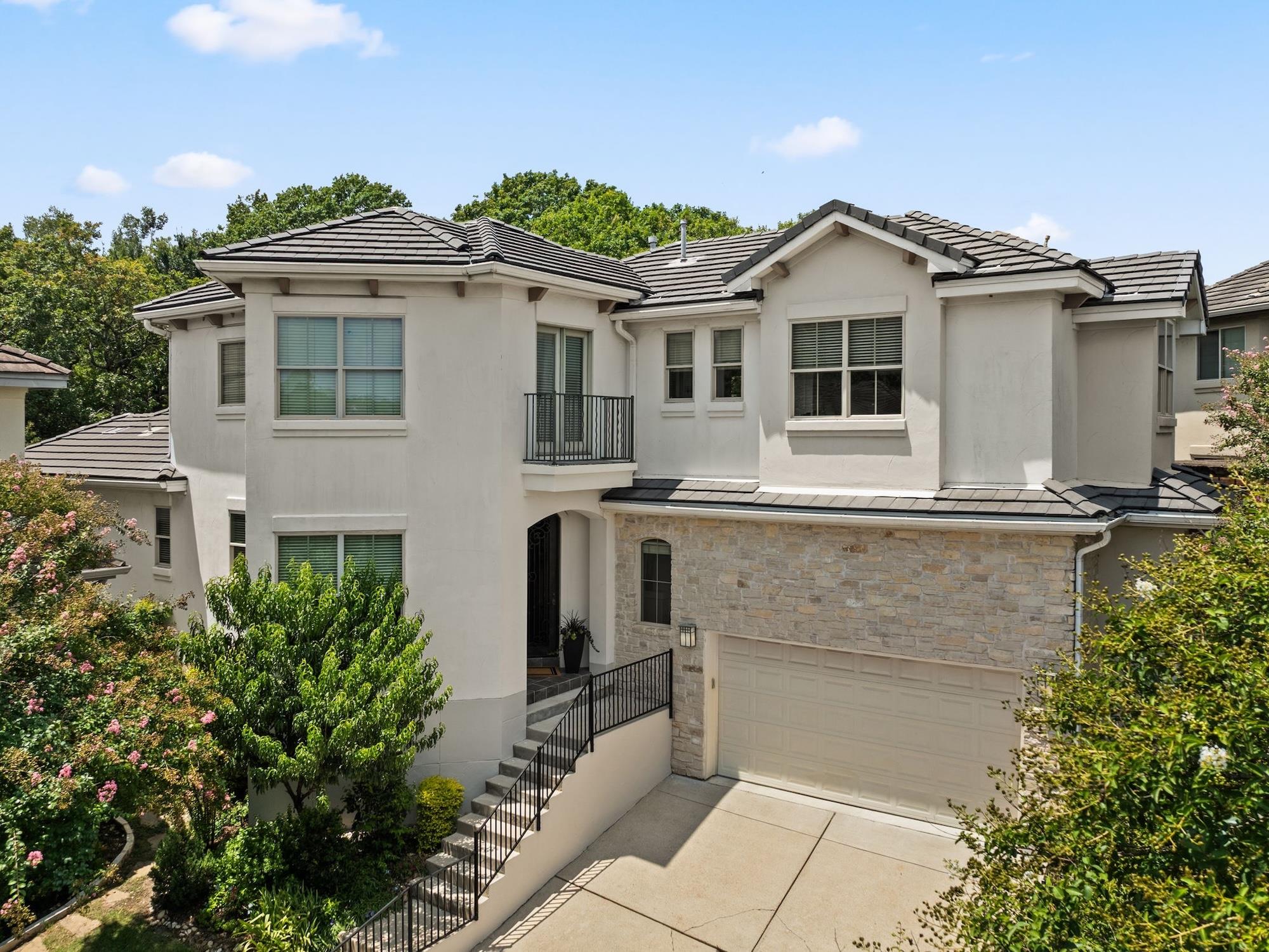 listing main picture