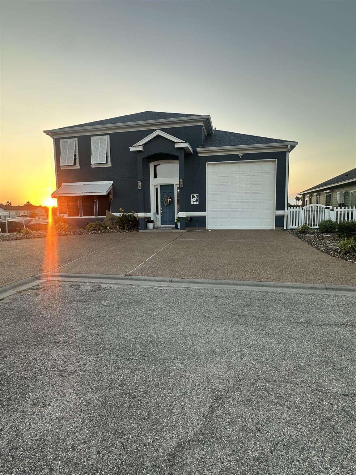 listing main picture