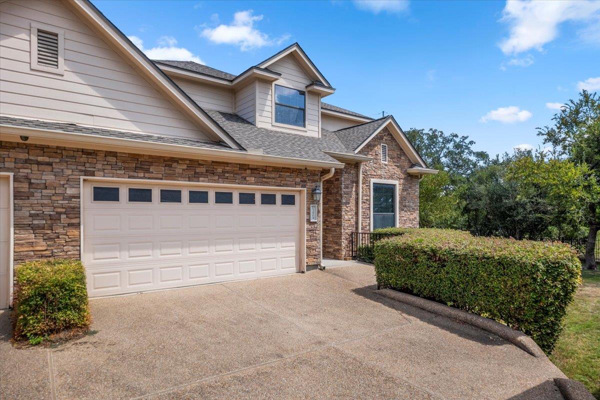 listing main picture